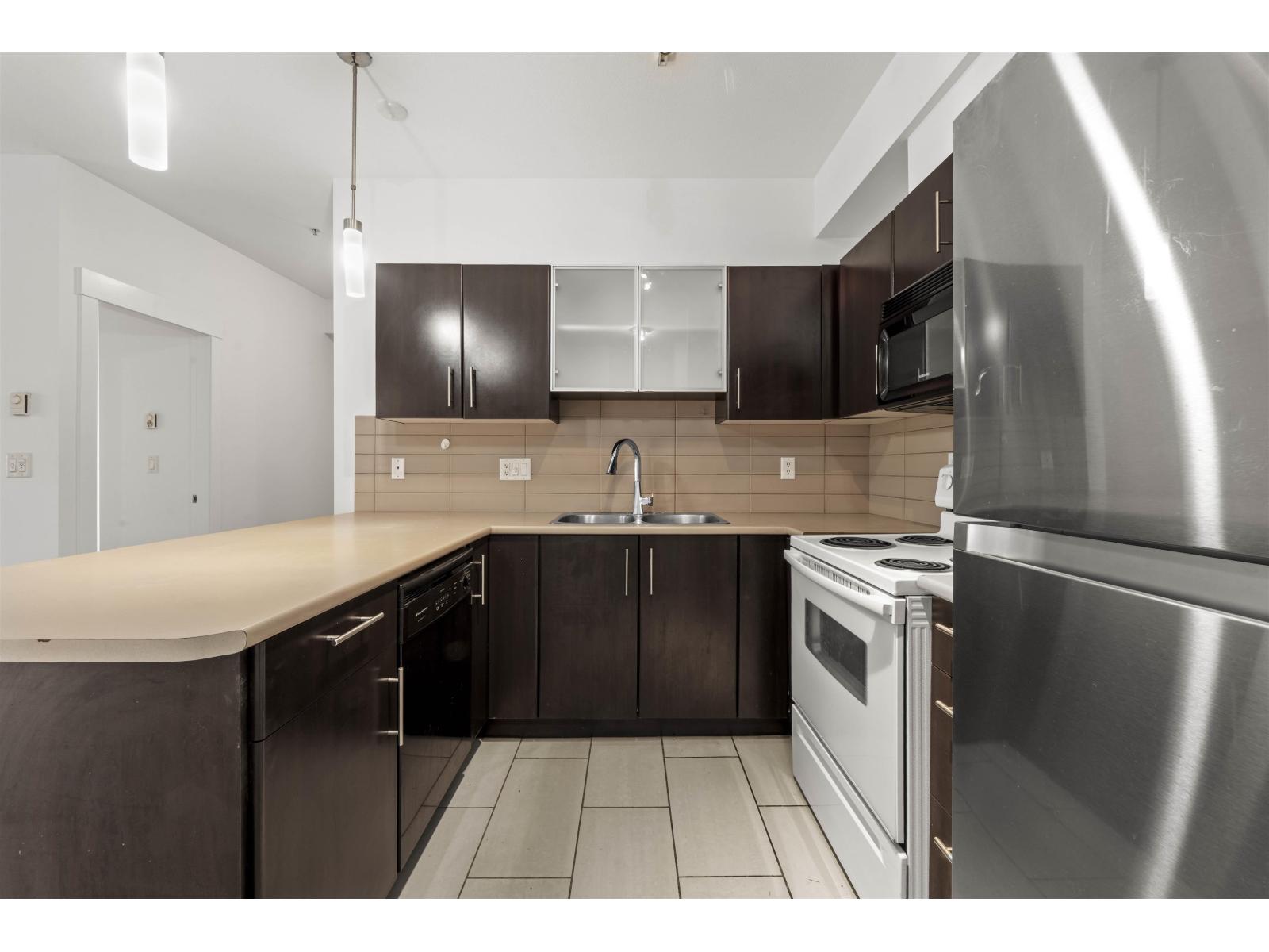 111 33545 Rainbow Avenue Property Photo 3