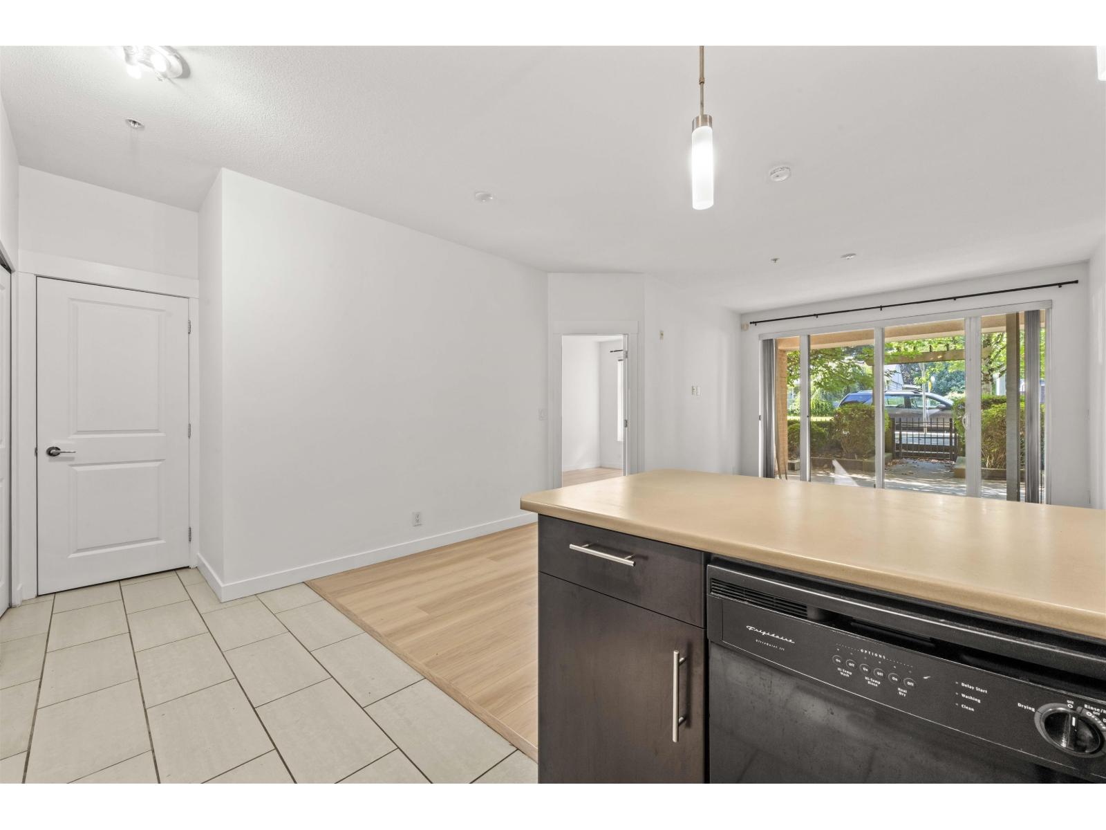 111 33545 Rainbow Avenue Property Photo 4
