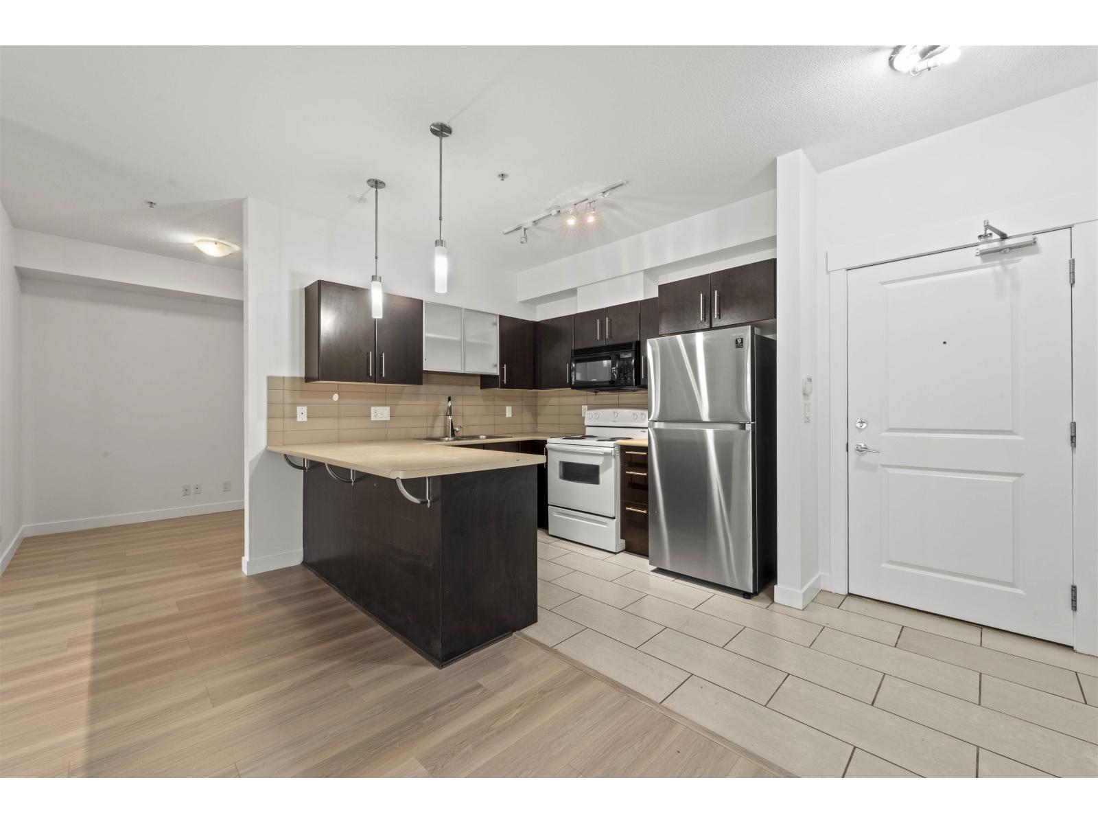 111 33545 Rainbow Avenue Property Photo 5