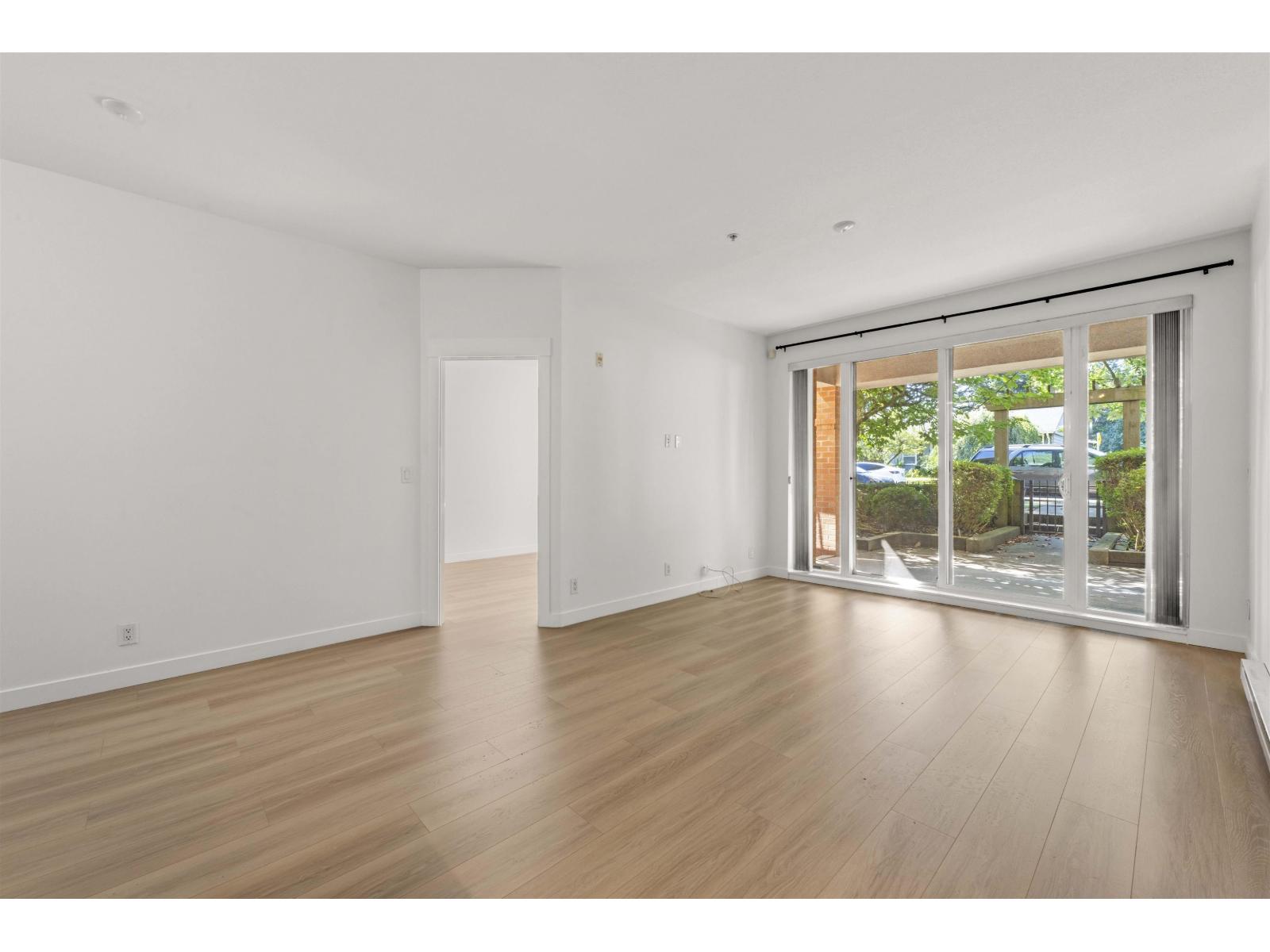 111 33545 Rainbow Avenue Property Photo 8