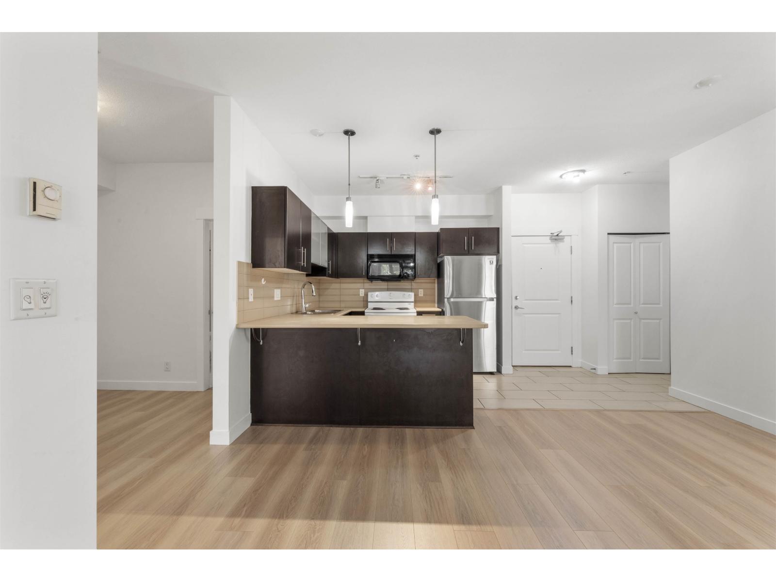 111 33545 Rainbow Avenue Property Photo 10