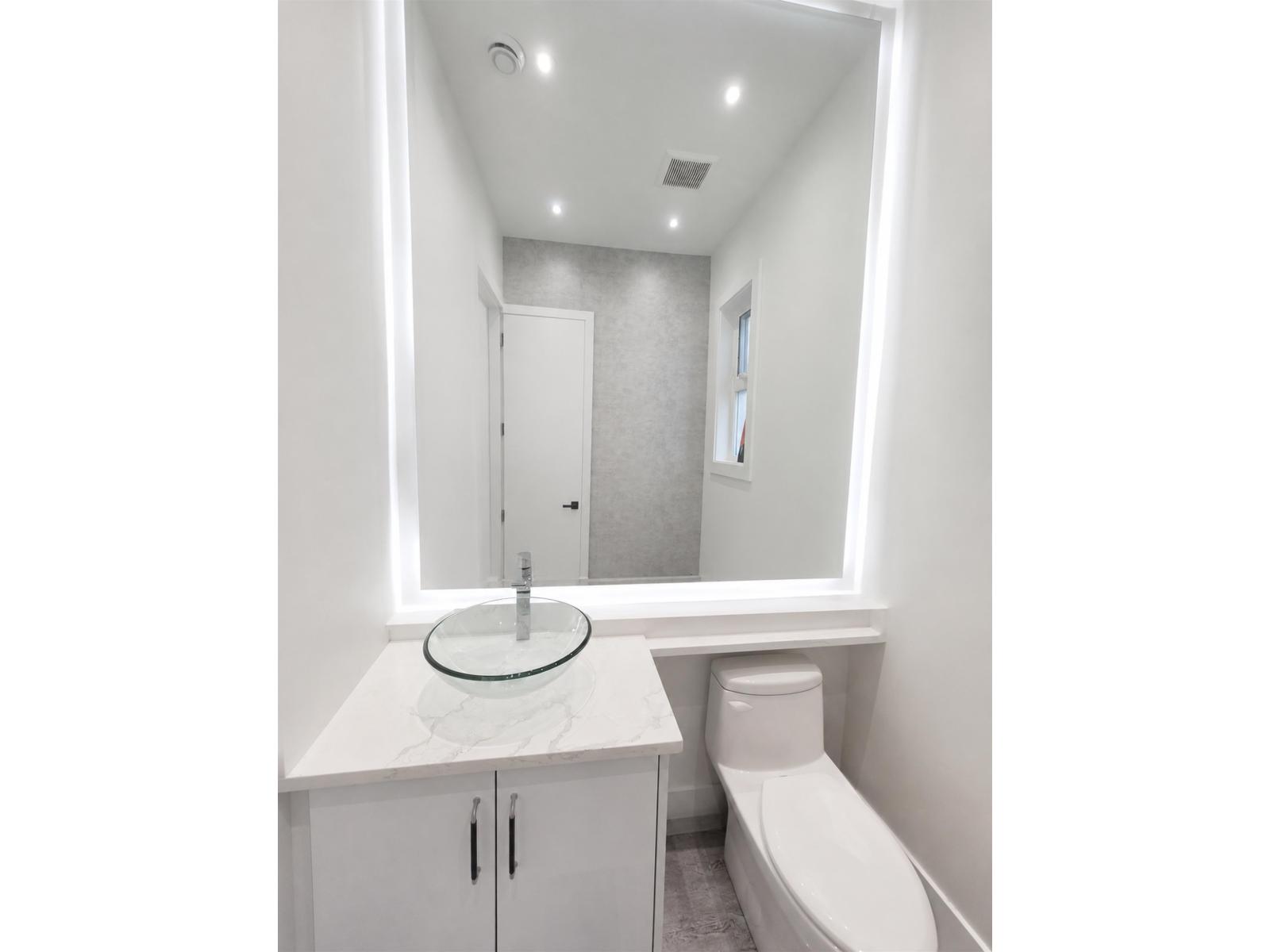 7069 206 Street Property Photo 14