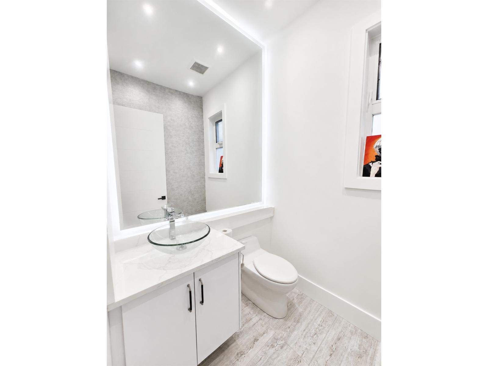 7069 206 Street Property Photo 15