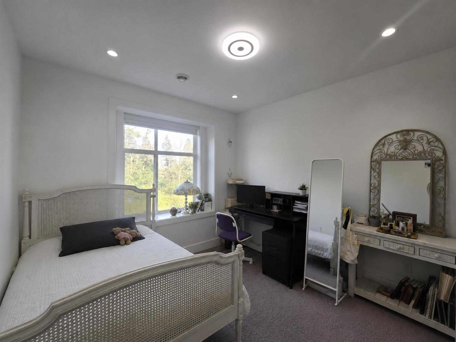 7069 206 Street Property Photo 27