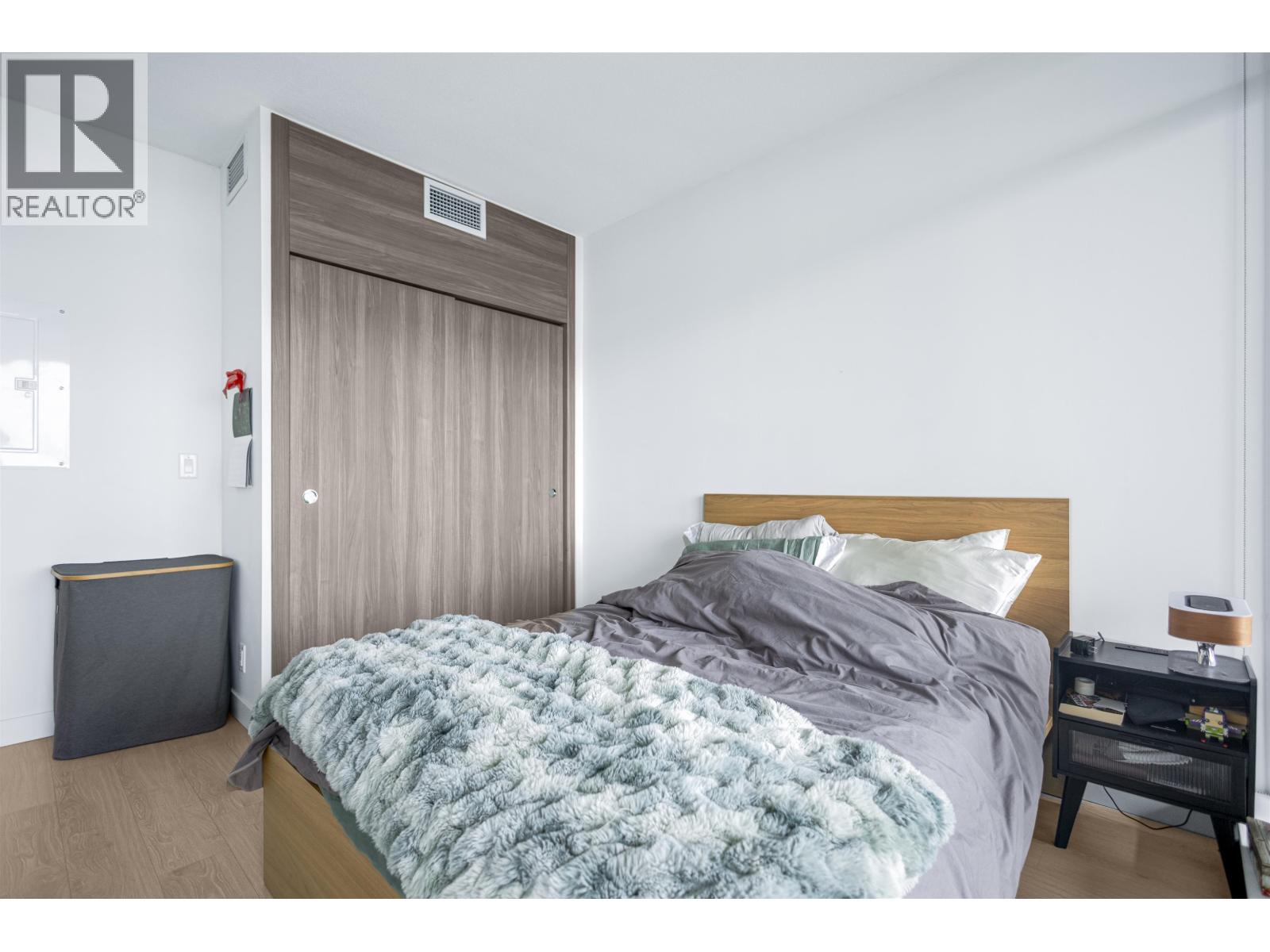 3910 4880 Lougheed Highway Property Photo 11