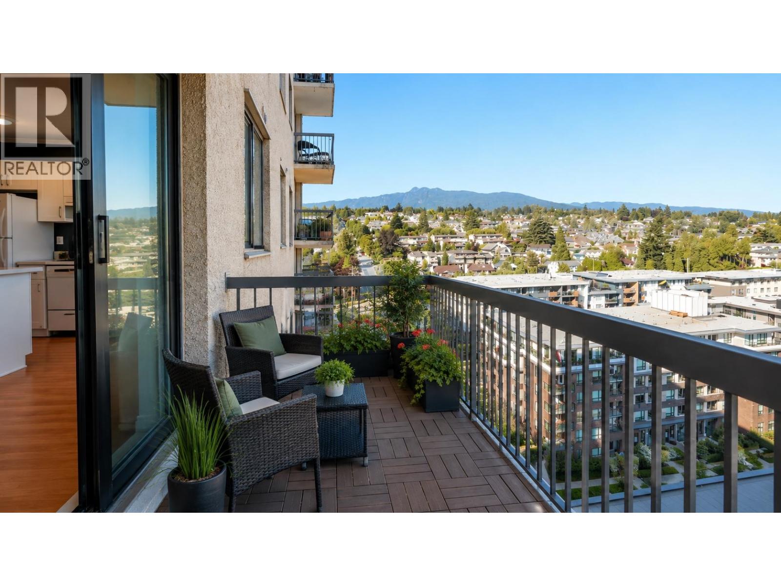 1607 145 ST. GEORGES AVENUE Property Photo 1