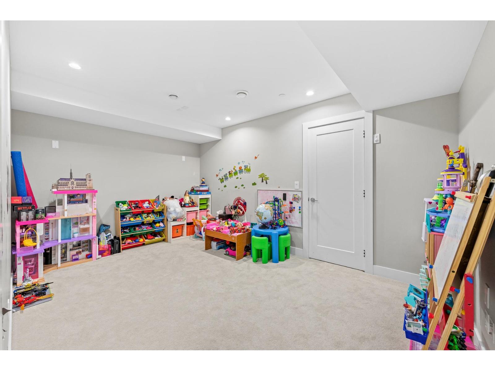 15568 Russell Avenue Property Photo 24