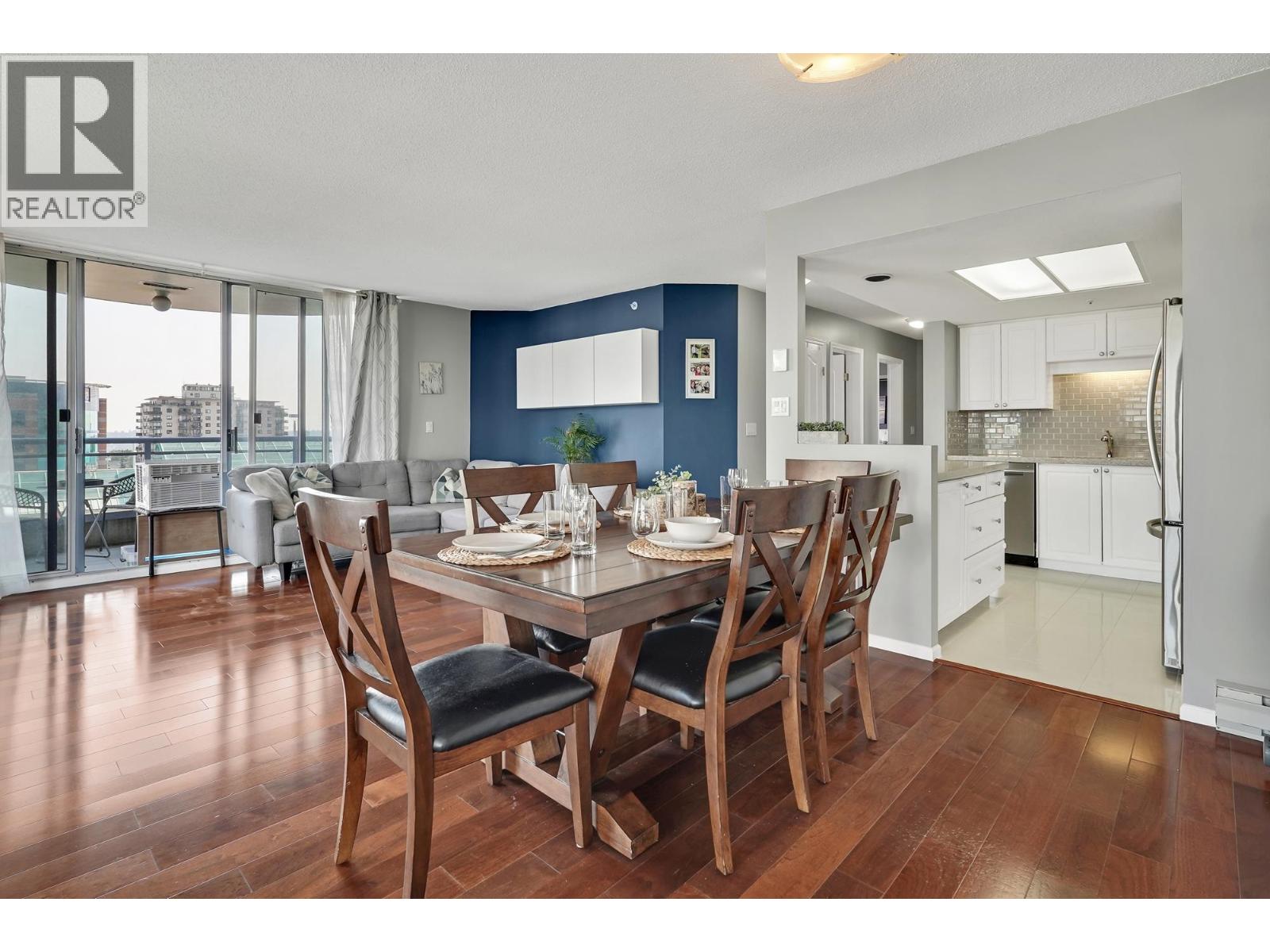 803 719 PRINCESS STREET Property Photo 1