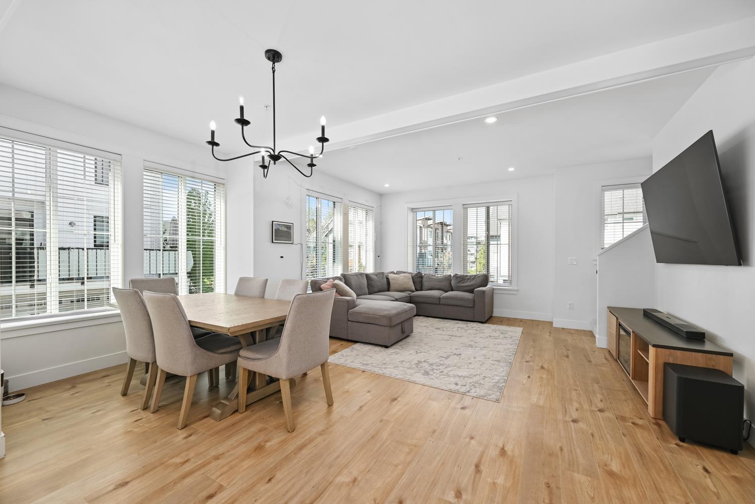 37 20189 84 Avenue Property Photo 3