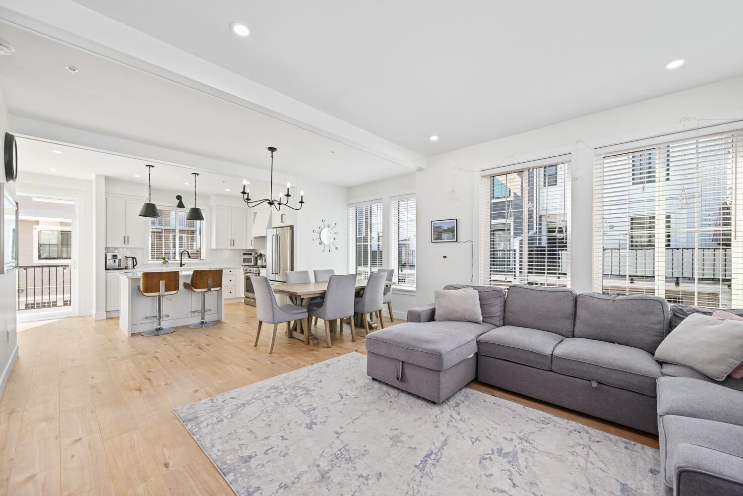 37 20189 84 Avenue Property Photo 4