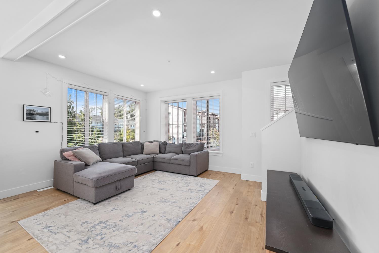 37 20189 84 Avenue Property Photo 5