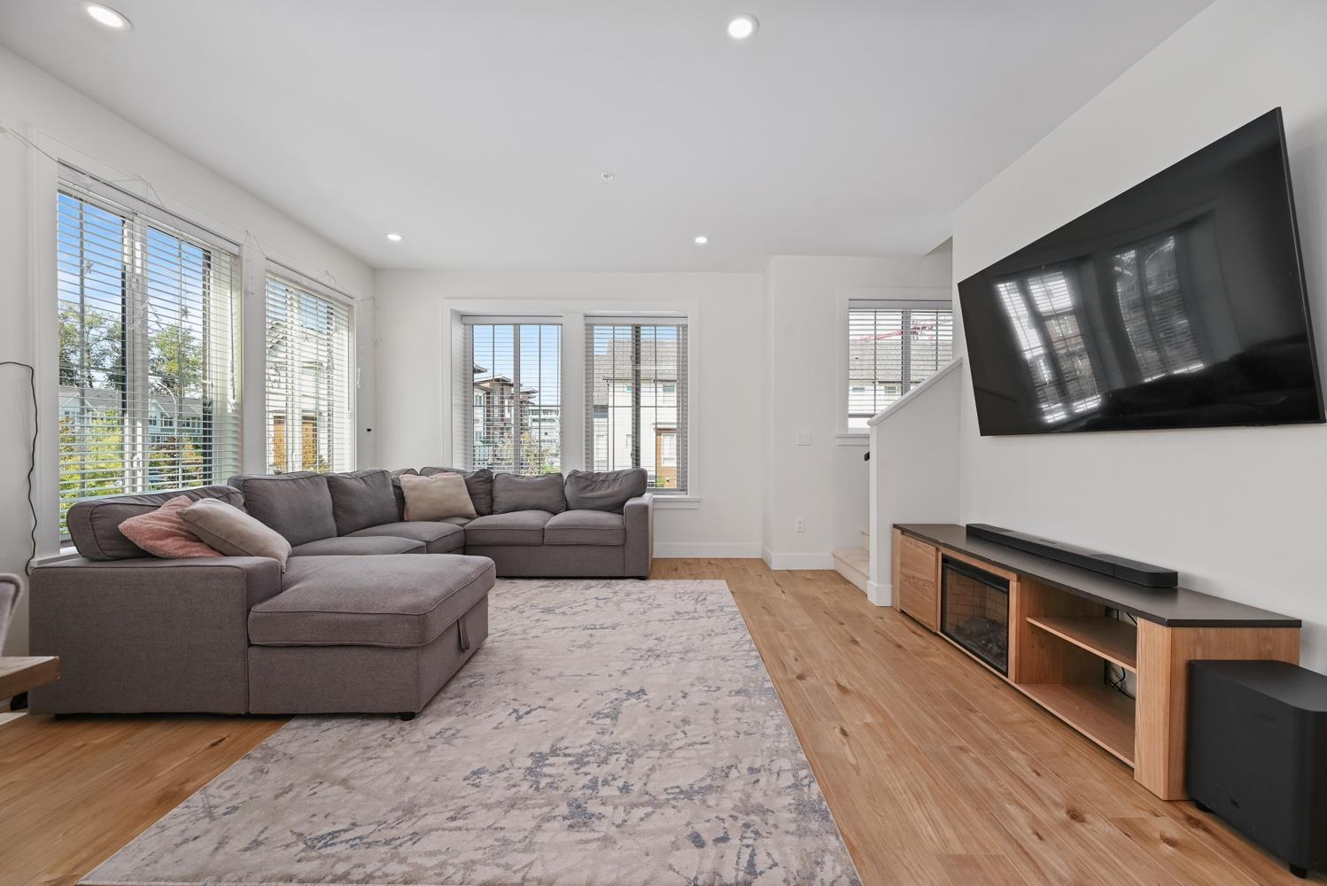 37 20189 84 Avenue Property Photo 6
