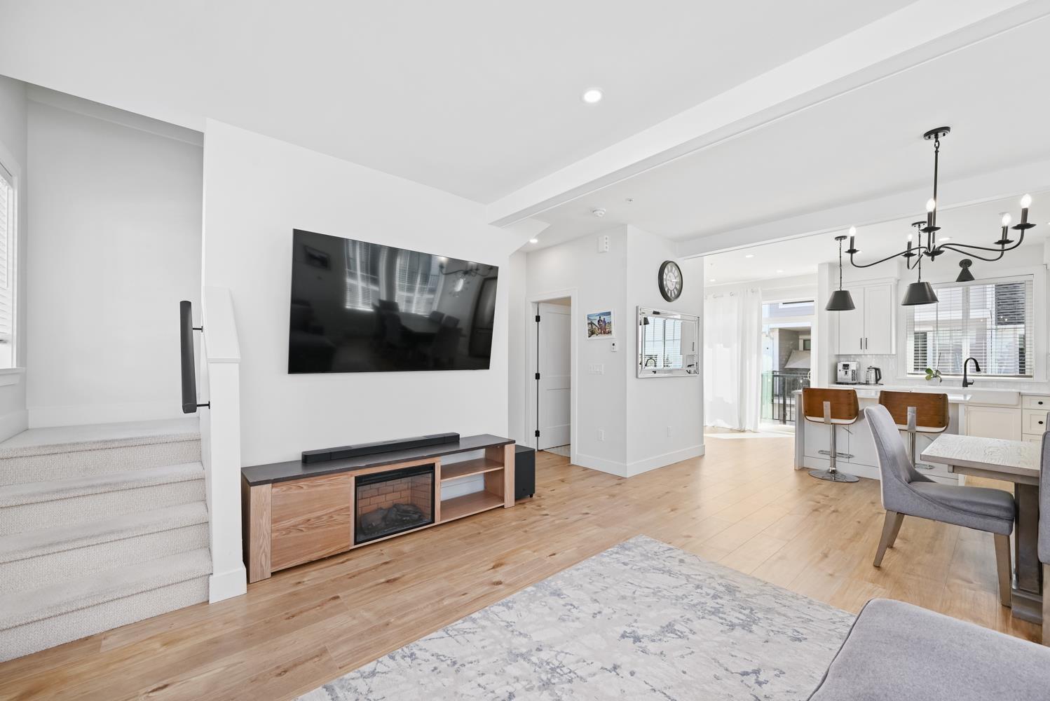 37 20189 84 Avenue Property Photo 8