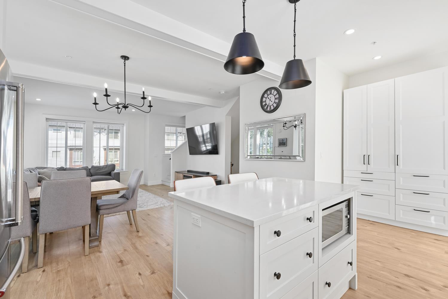 37 20189 84 Avenue Property Photo 11
