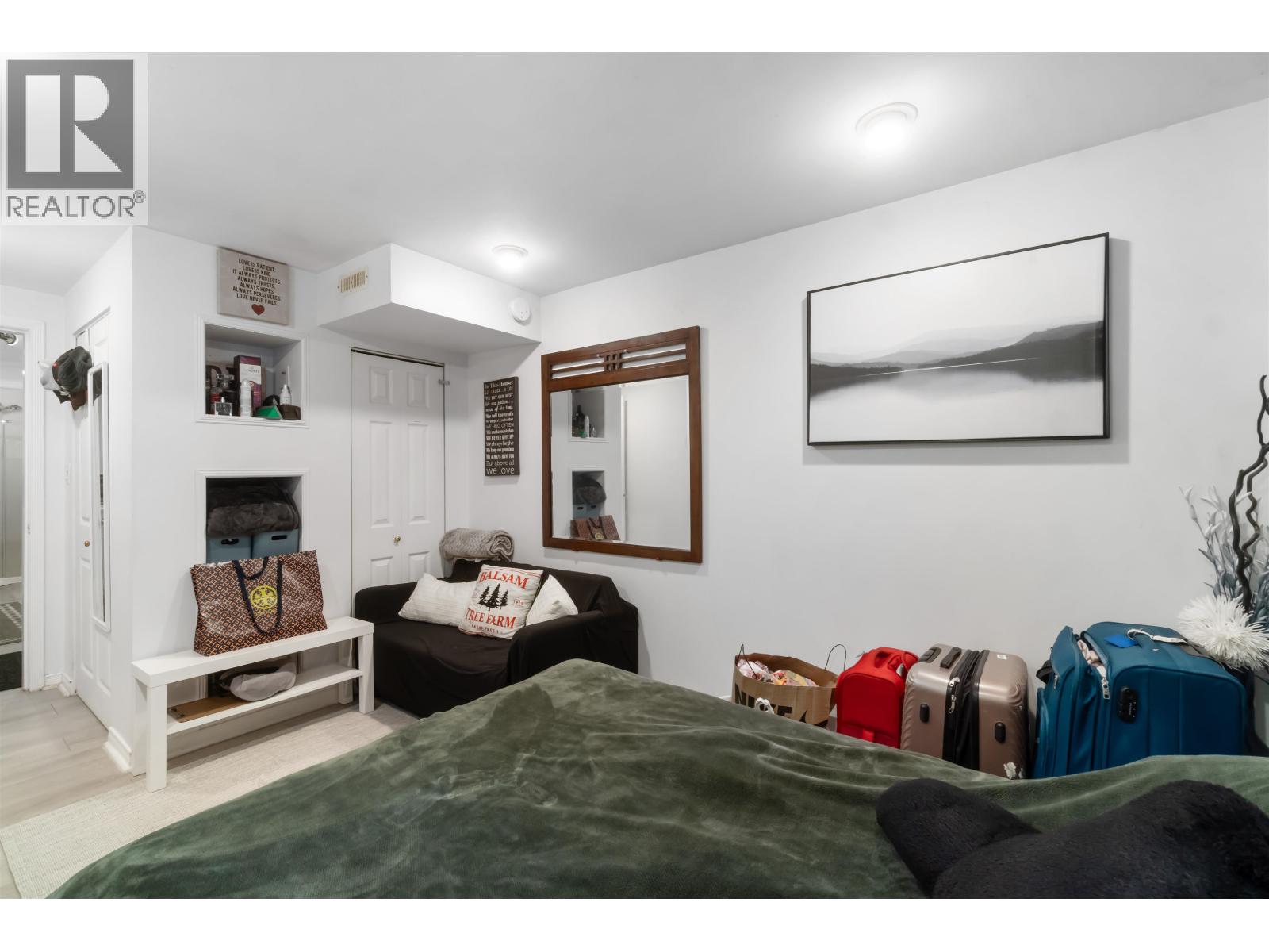 309 Gloucester Court Property Photo 12