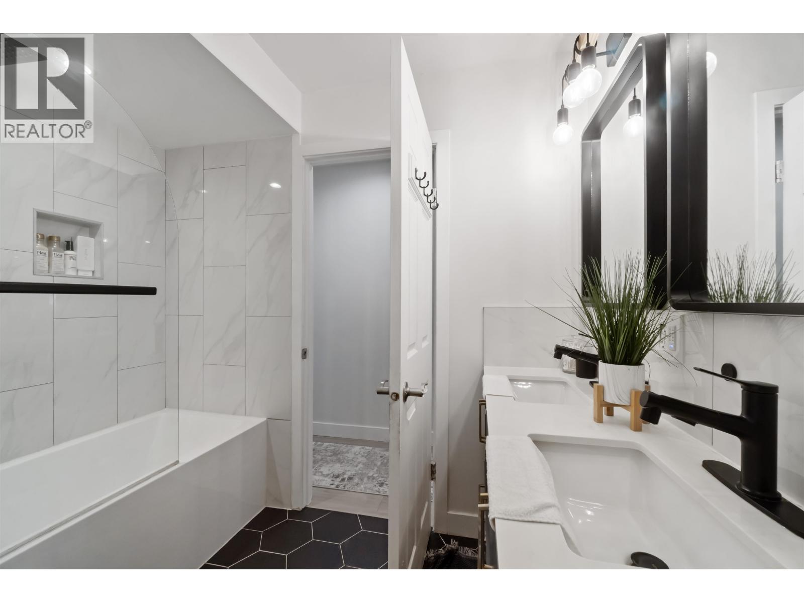 309 Gloucester Court Property Photo 30