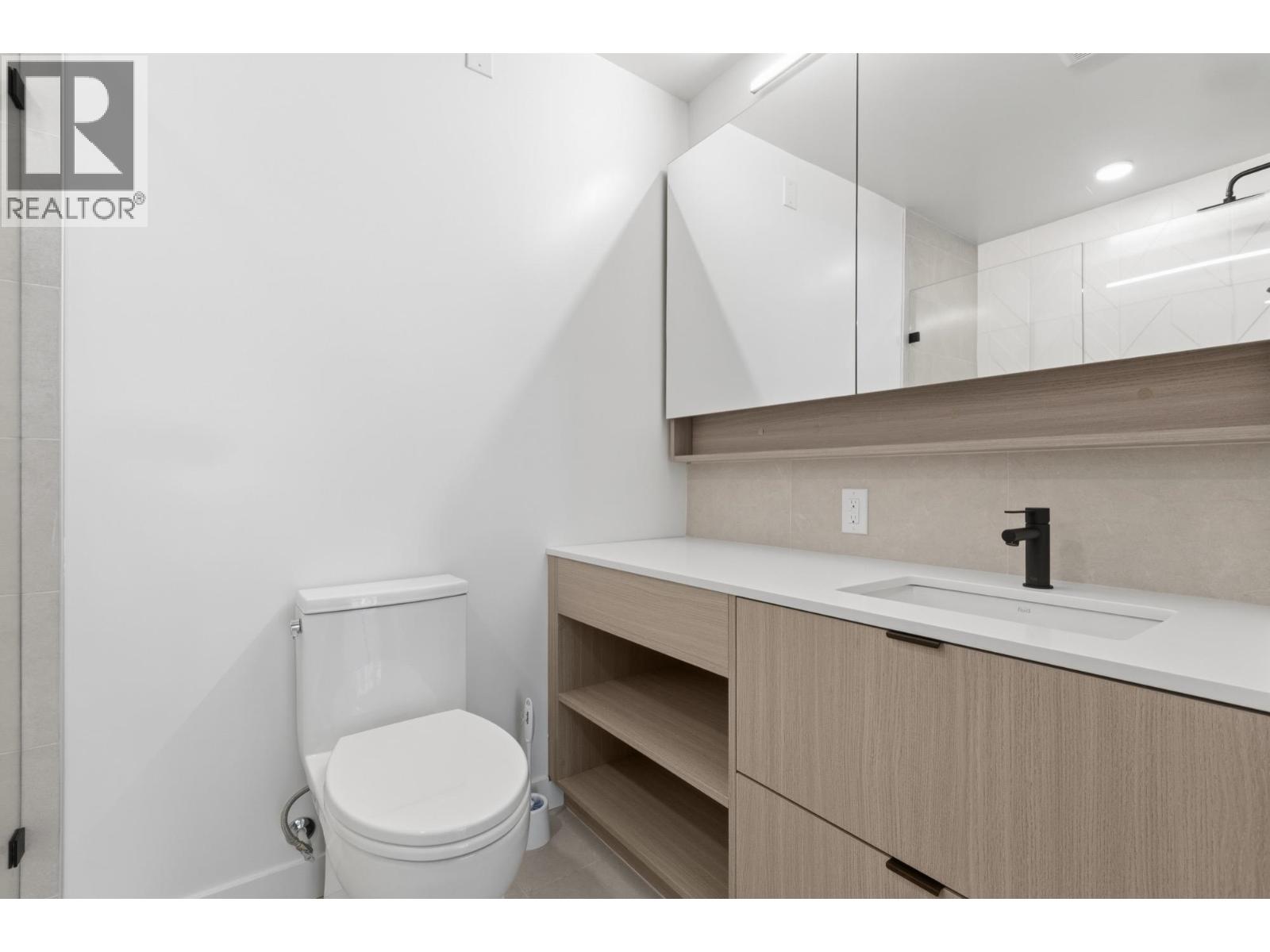 102 2268 E Broadway Property Photo 10