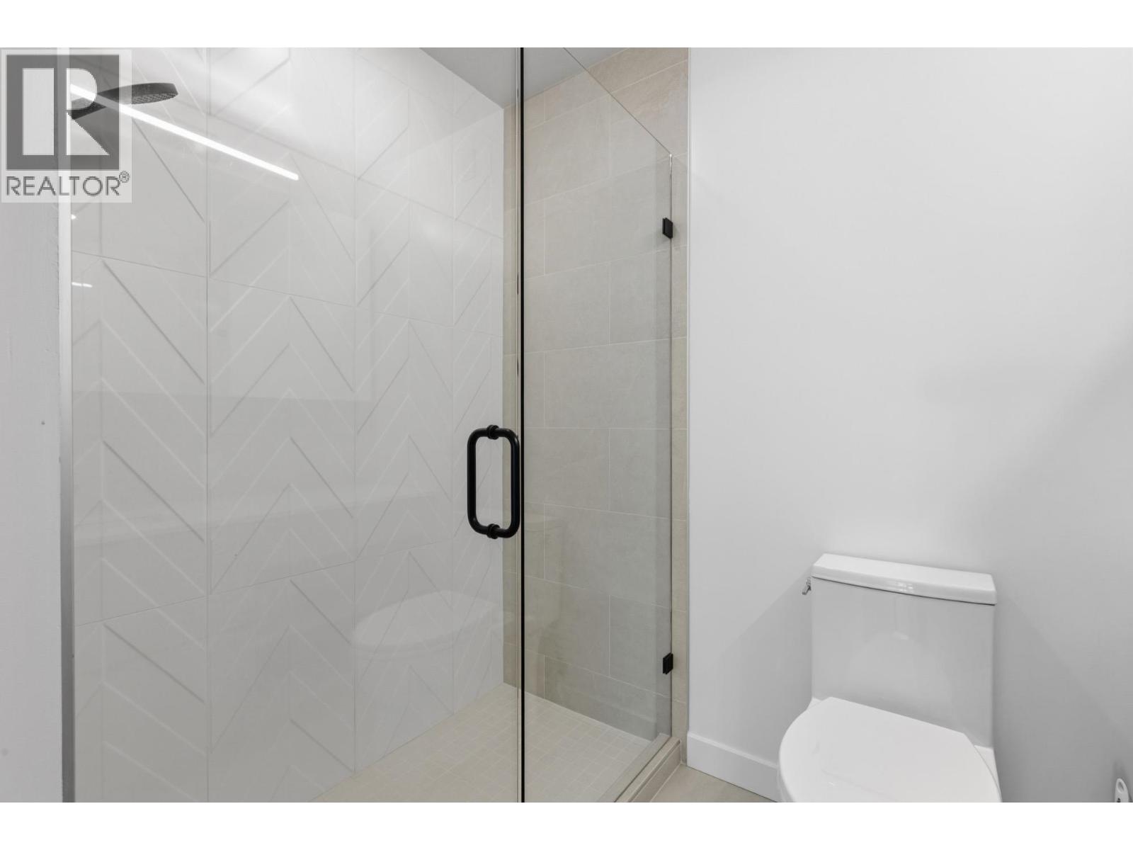 102 2268 E Broadway Property Photo 11