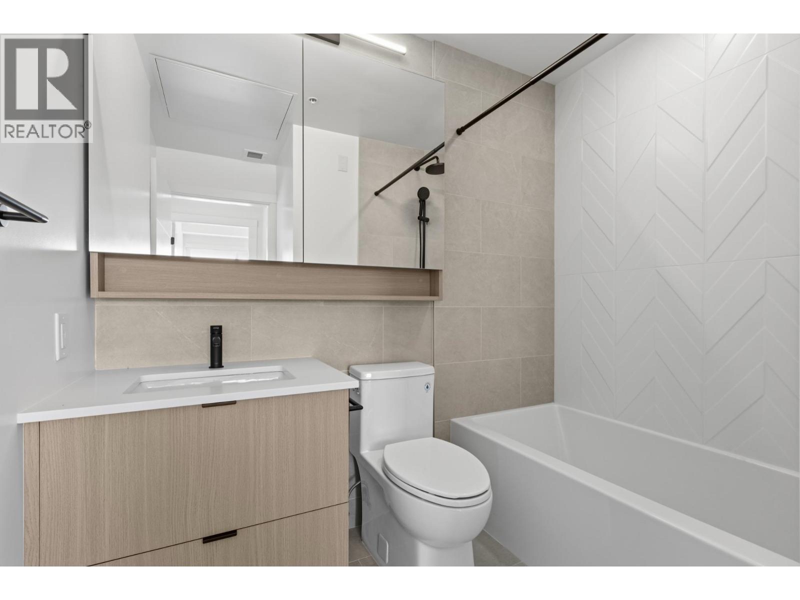 501 2268 E Broadway Property Photo 16