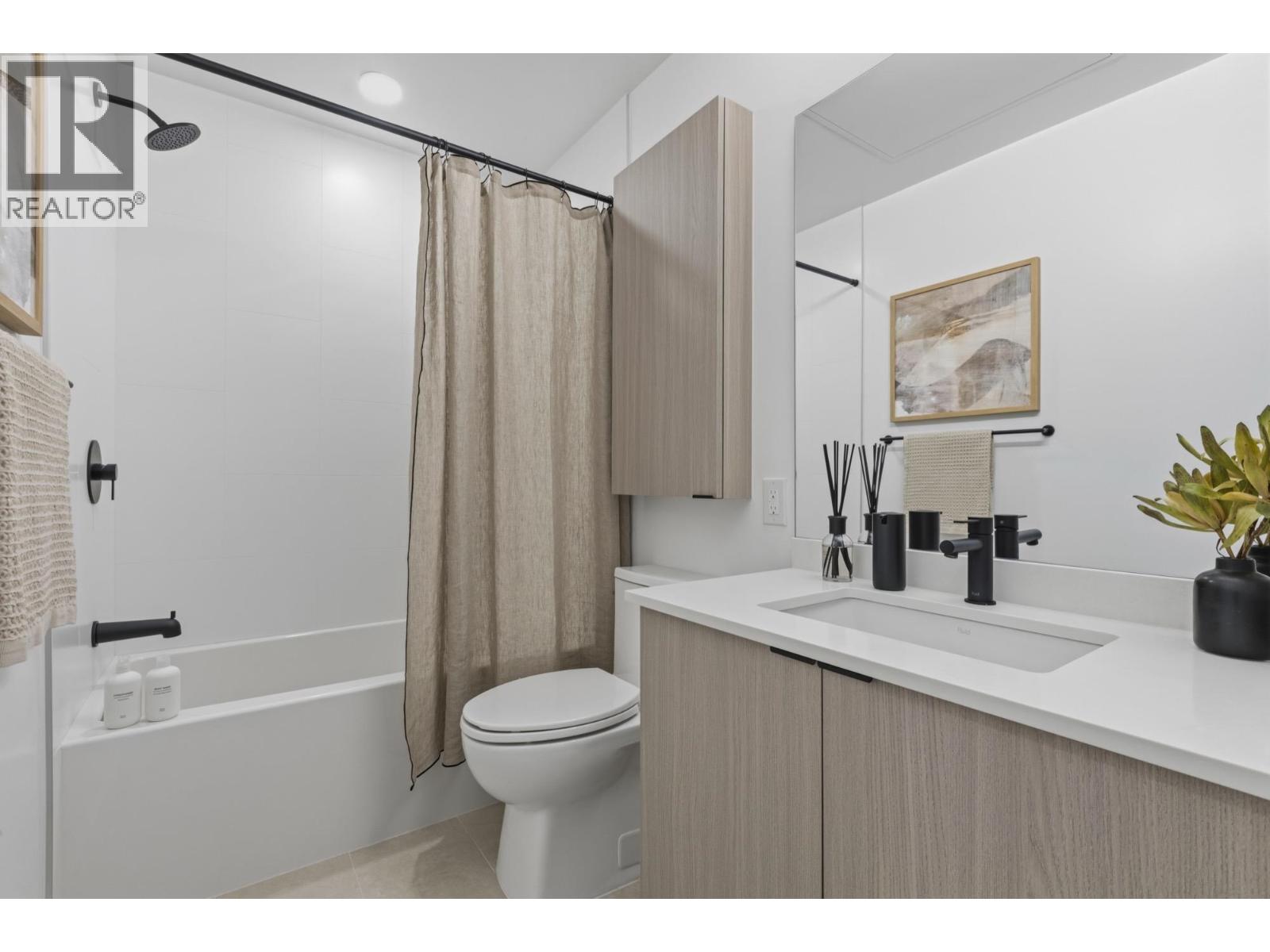 107 2268 E Broadway Property Photo 14