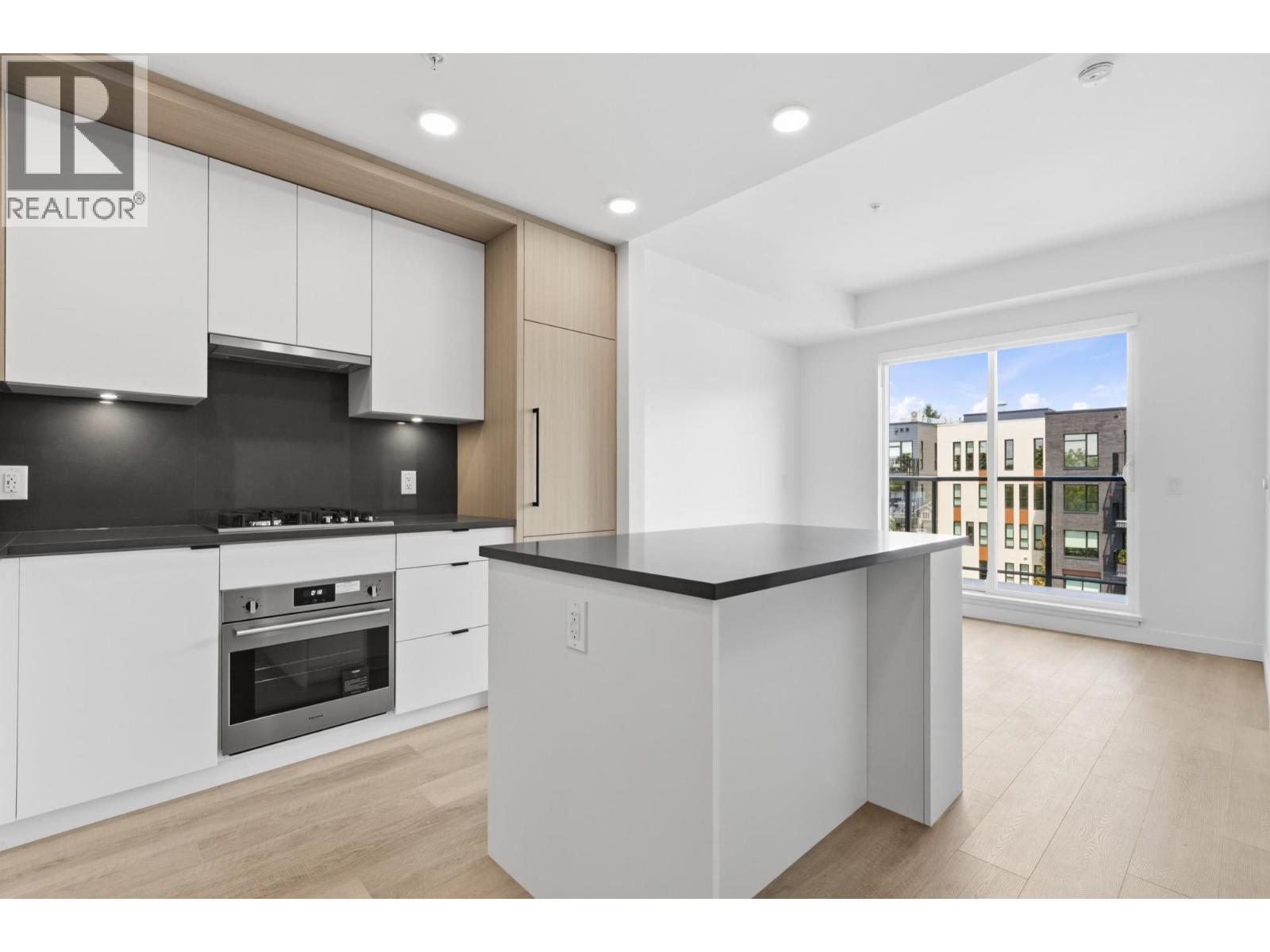 504 2268 E Broadway Property Photo 1