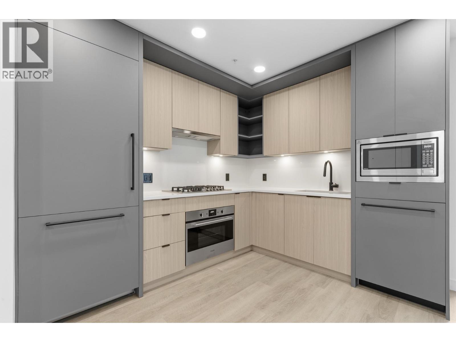 507 2268 E Broadway Property Photo 1