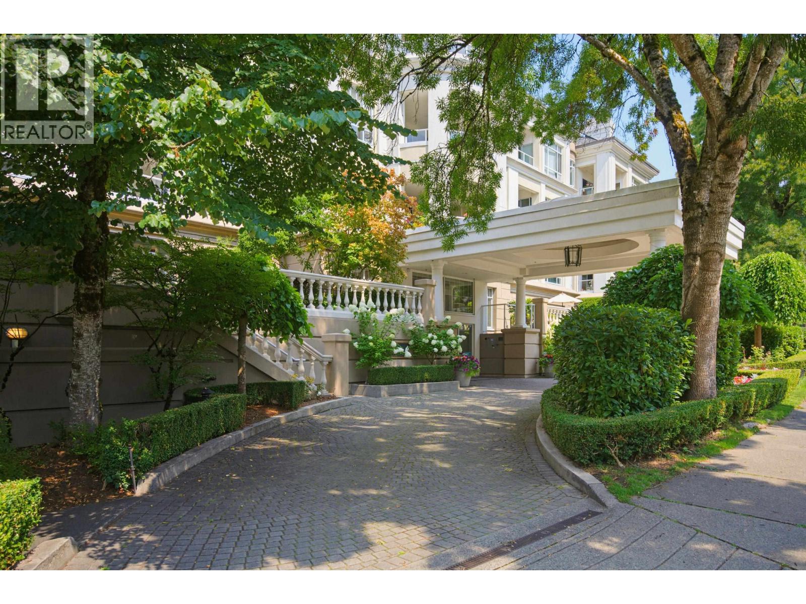 229 5735 Hampton Place Property Photo 1