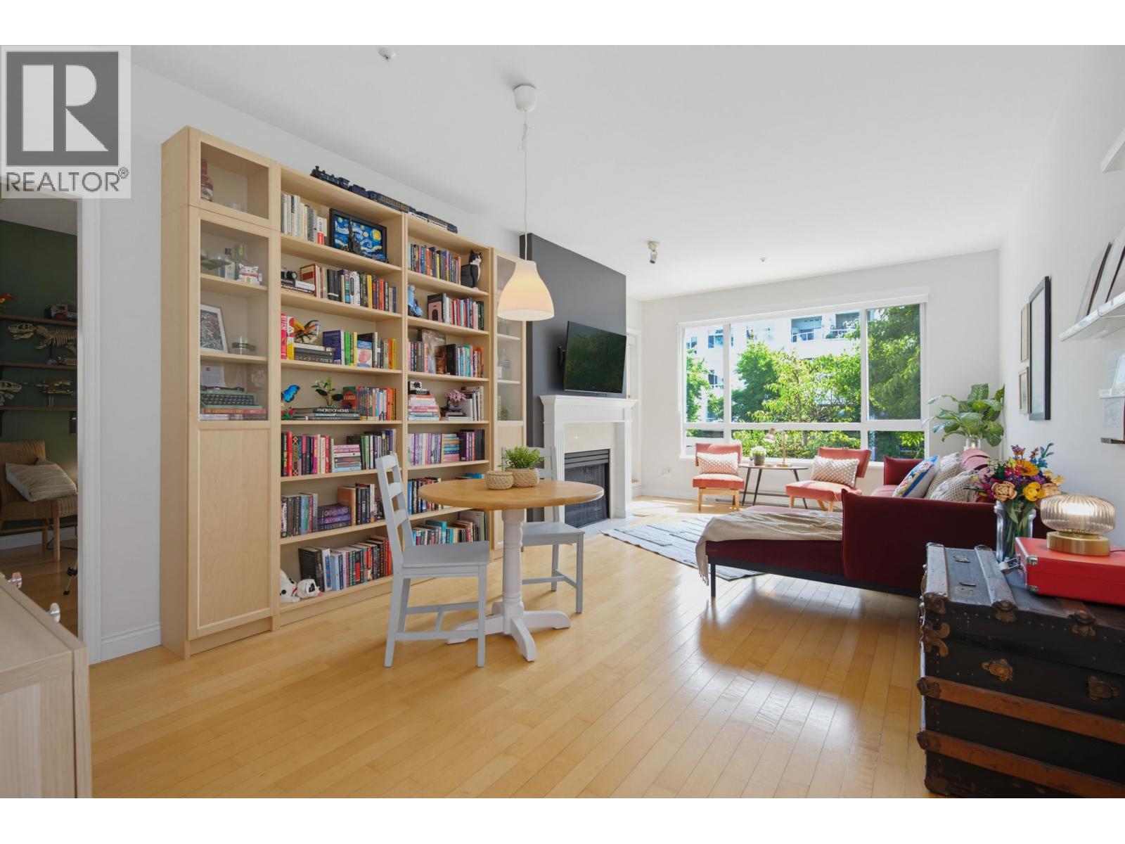 229 5735 Hampton Place Property Photo 3