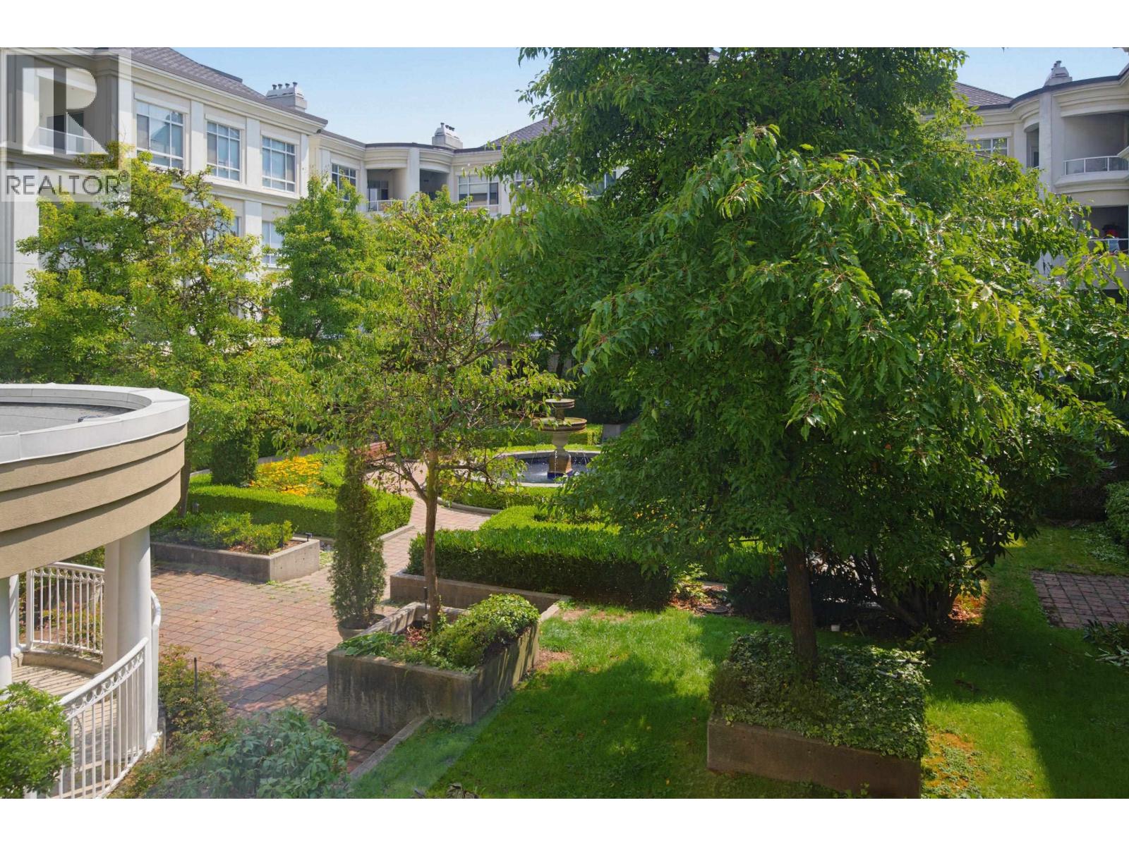 229 5735 Hampton Place Property Photo 6
