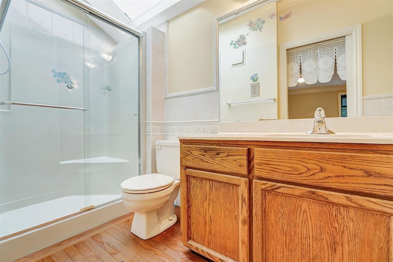10446 Fraserglen Drive Property Photo 14