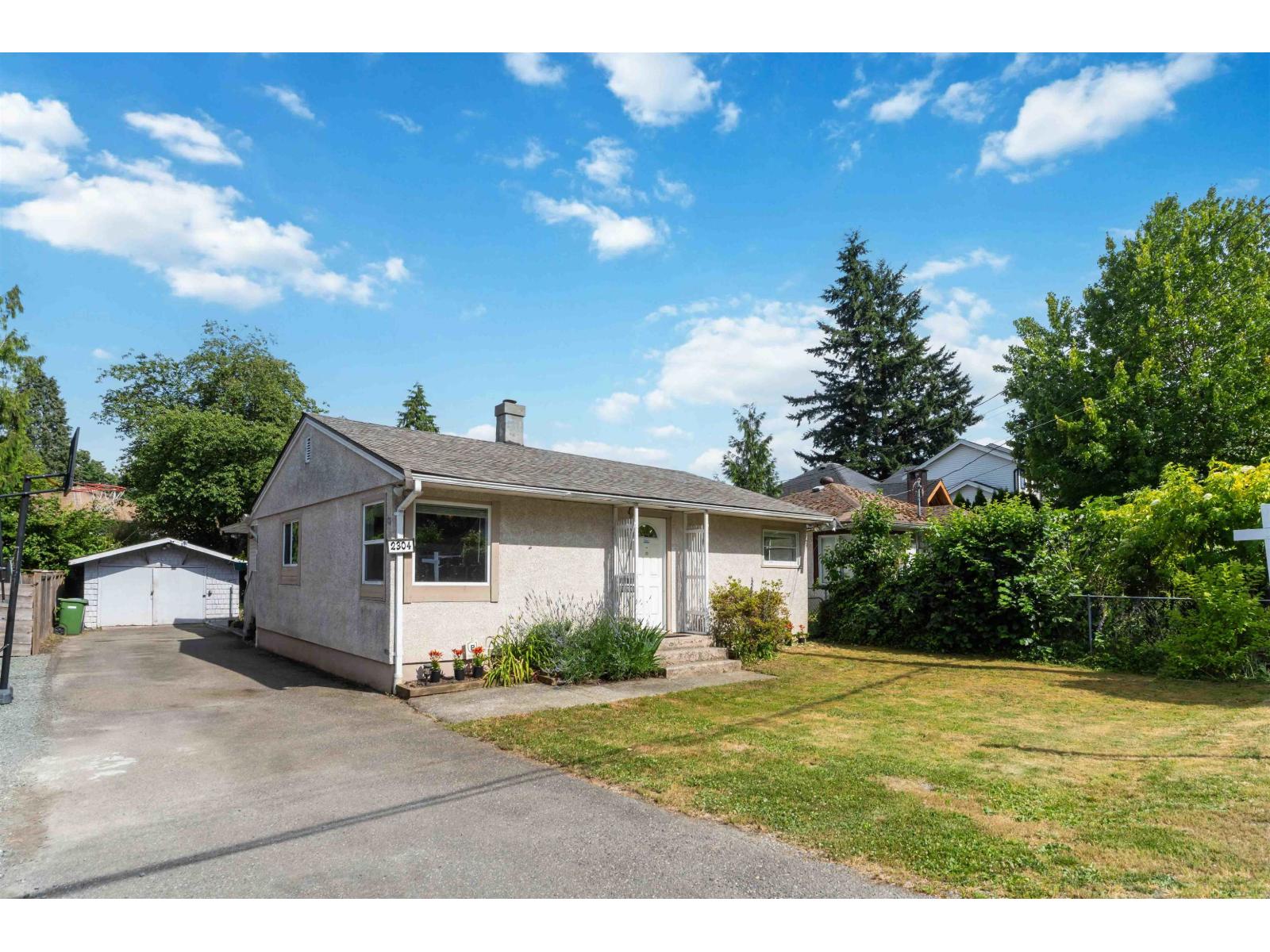 2304 Mouldstade Road Property Photo 1