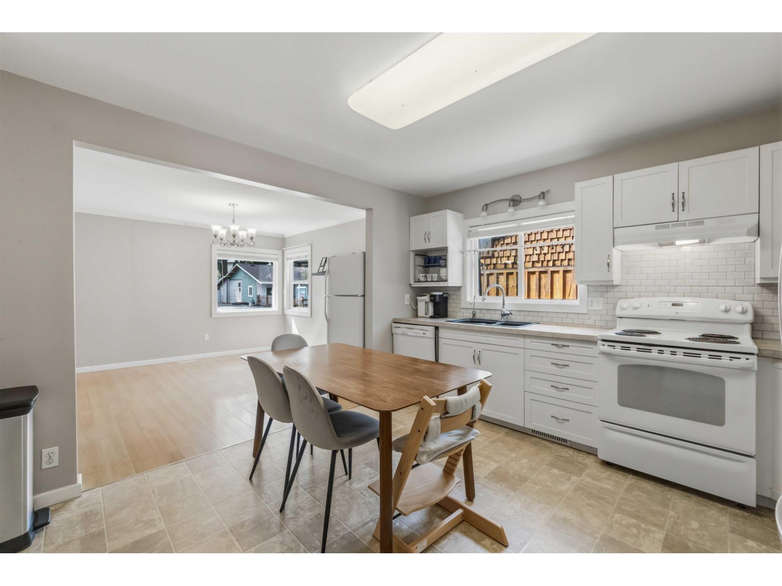 2304 Mouldstade Road Property Photo 11