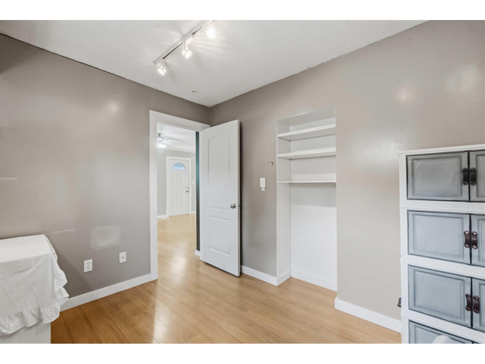 2304 Mouldstade Road Property Photo 13