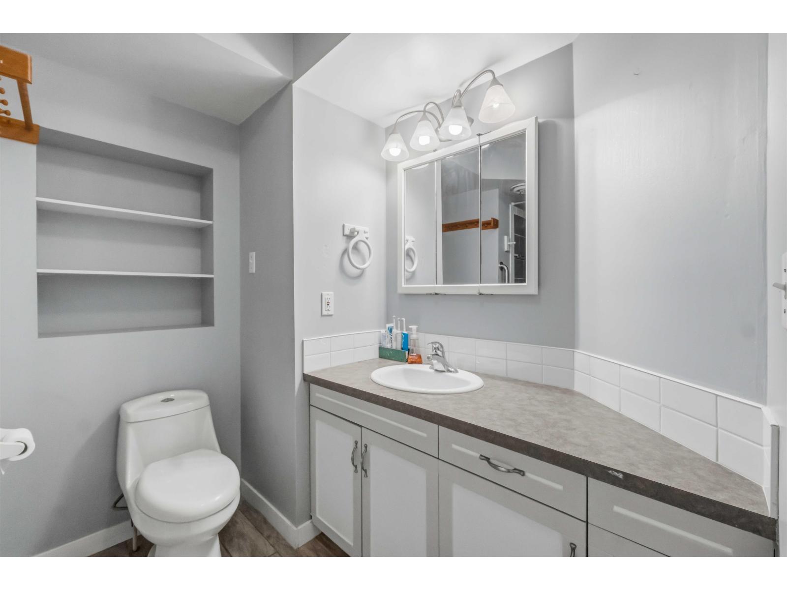 2304 Mouldstade Road Property Photo 14