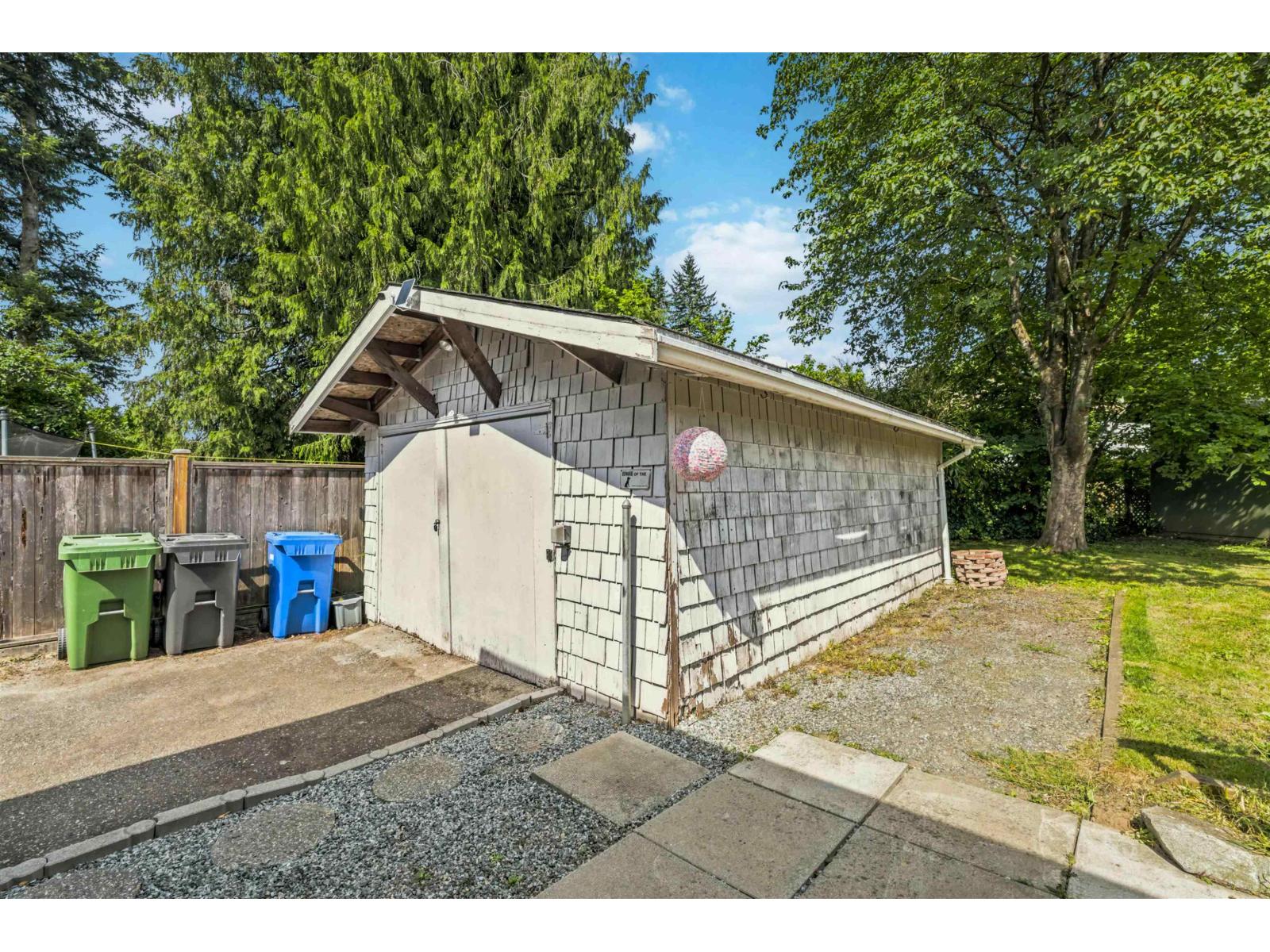 2304 Mouldstade Road Property Photo 23