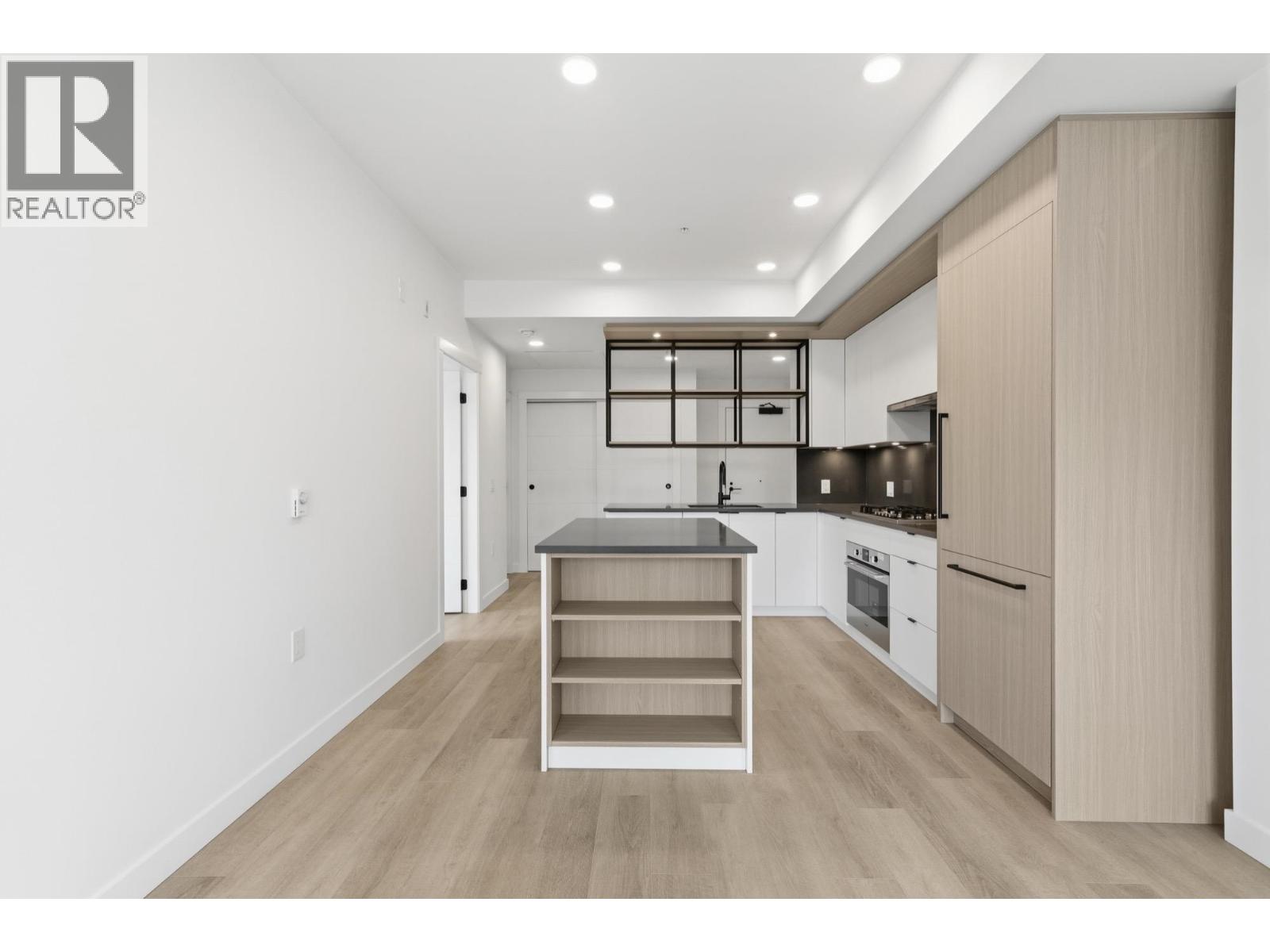 202 2268 E Broadway Property Photo 5