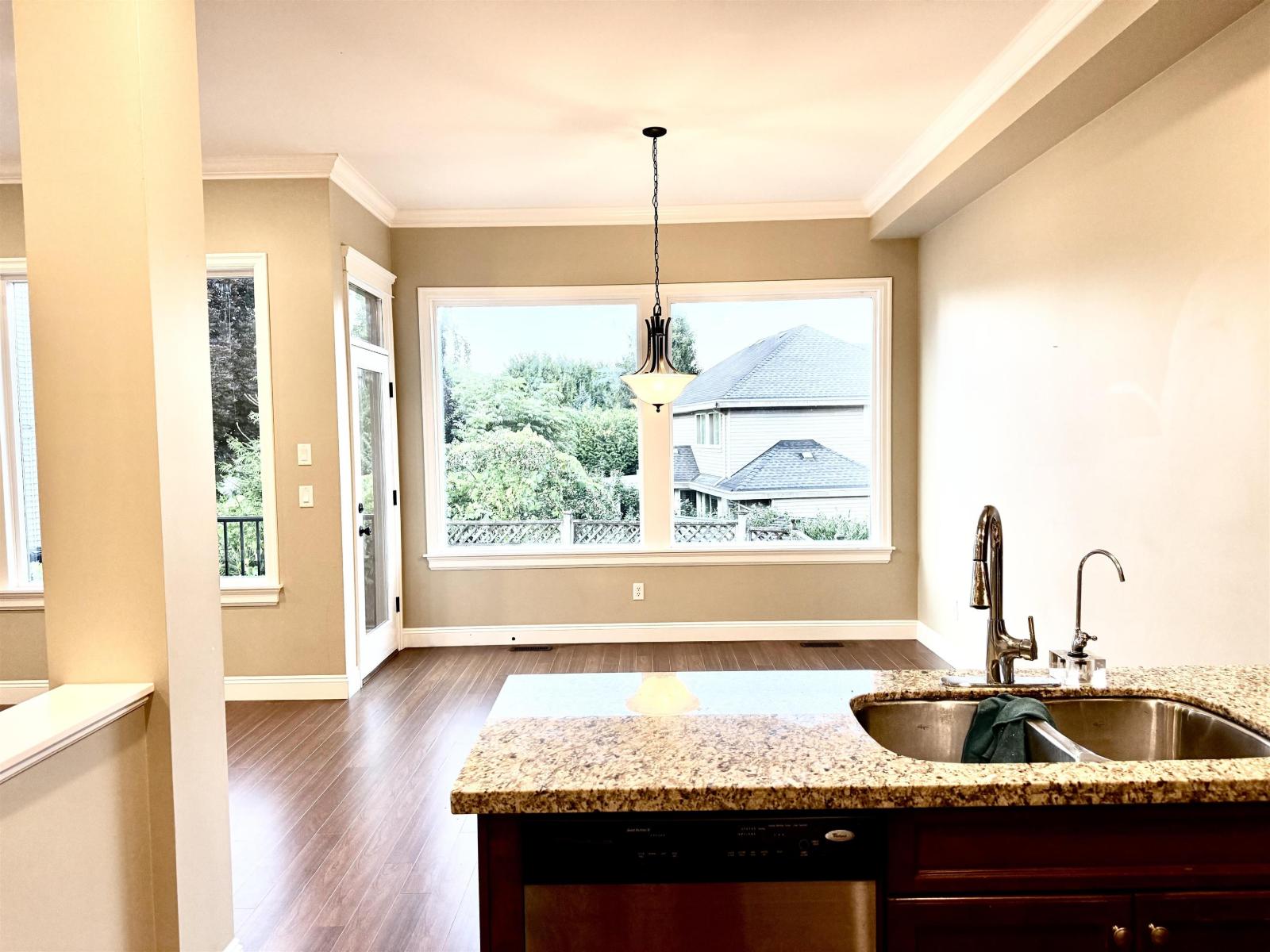 1664 King George Boulevard Property Photo 10