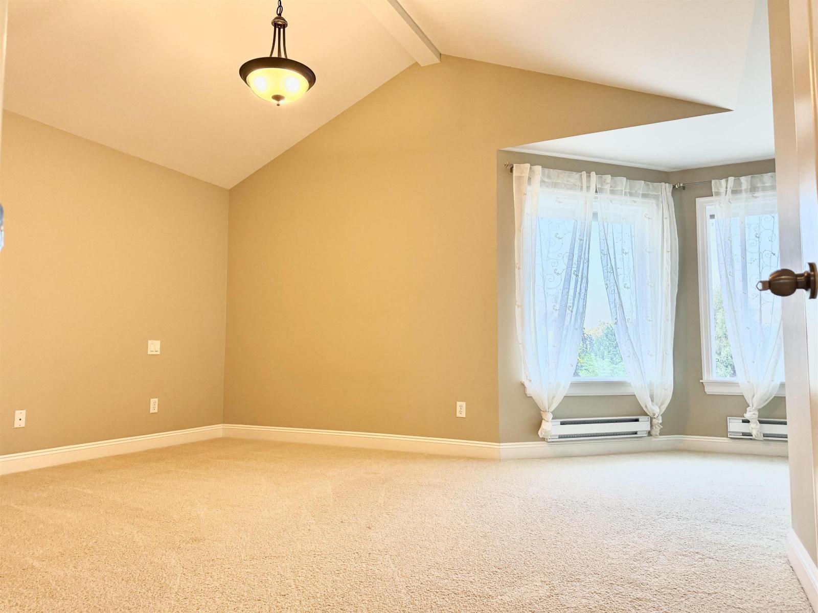1664 King George Boulevard Property Photo 14