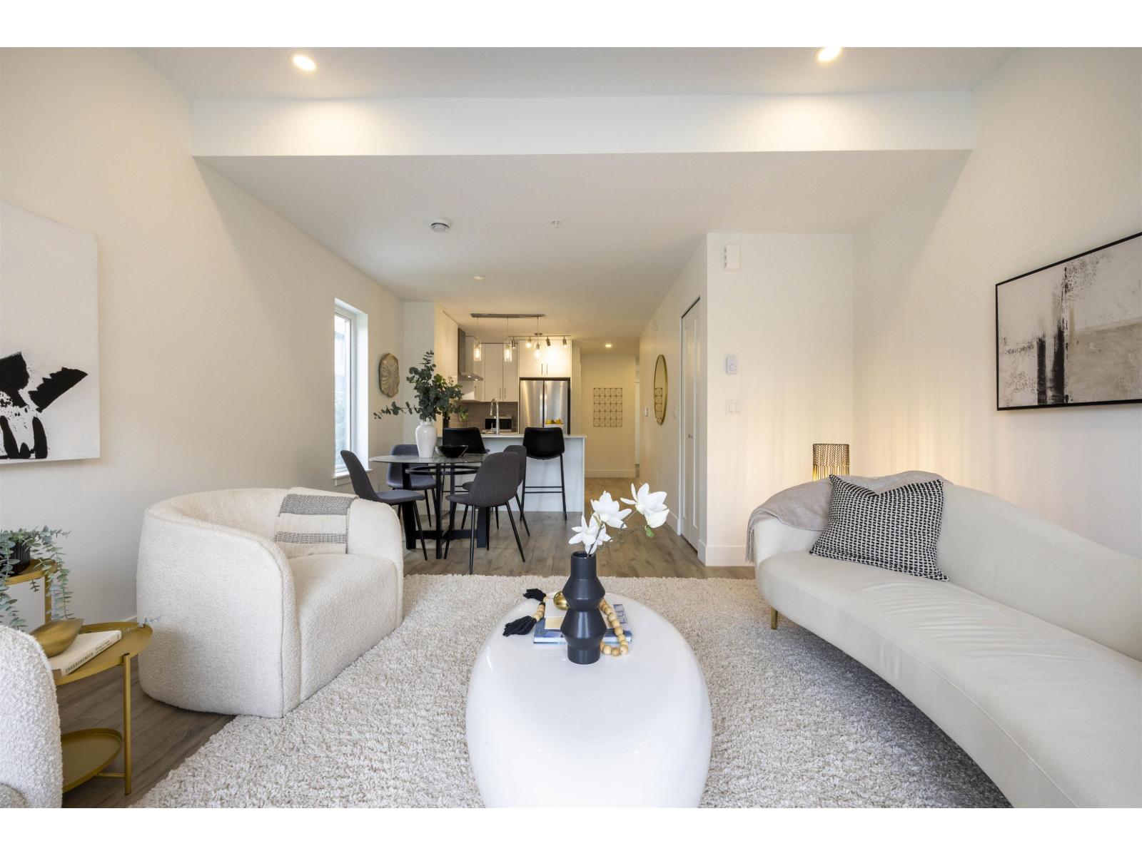1 6328 King George Boulevard Property Photo 1