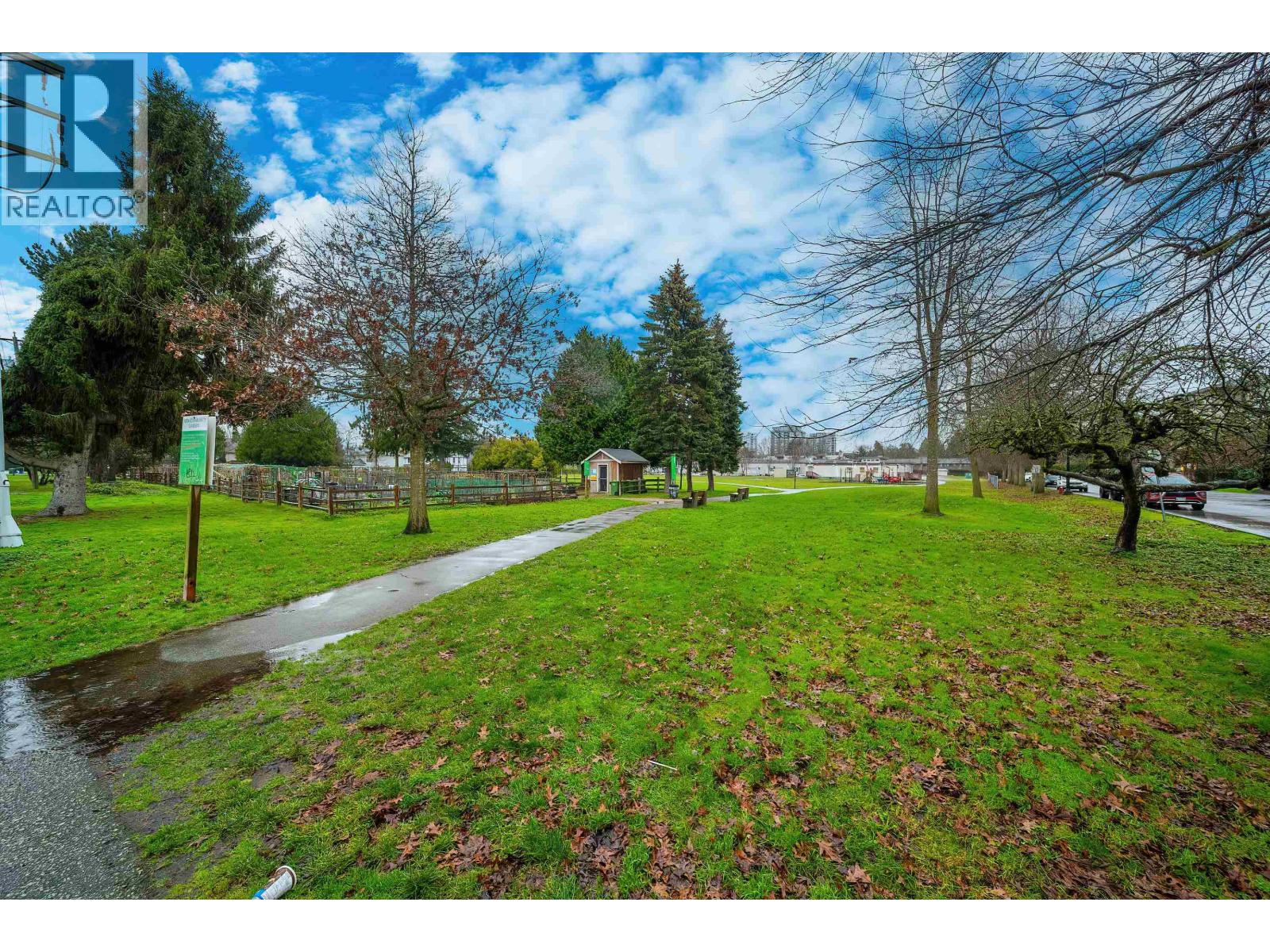307 8428 Park Road Property Photo 31