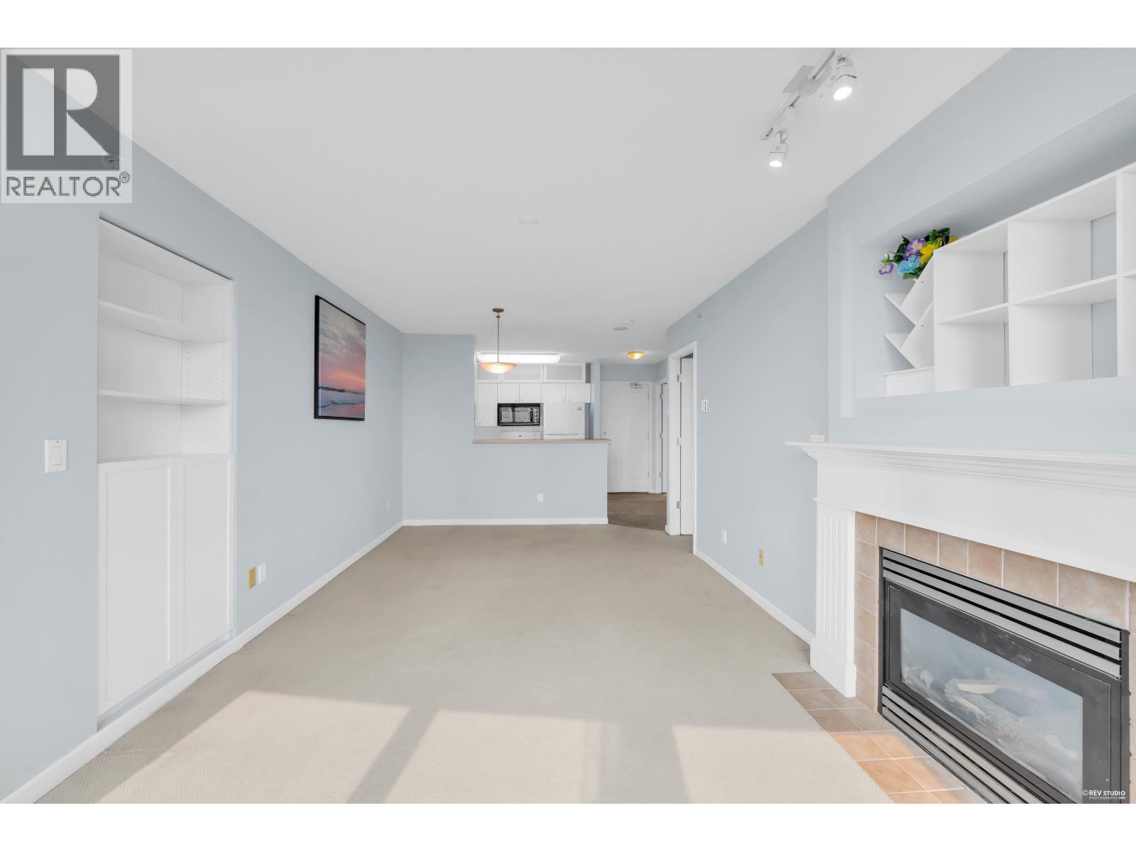 802 6611 Southoaks Crescent Property Photo 2