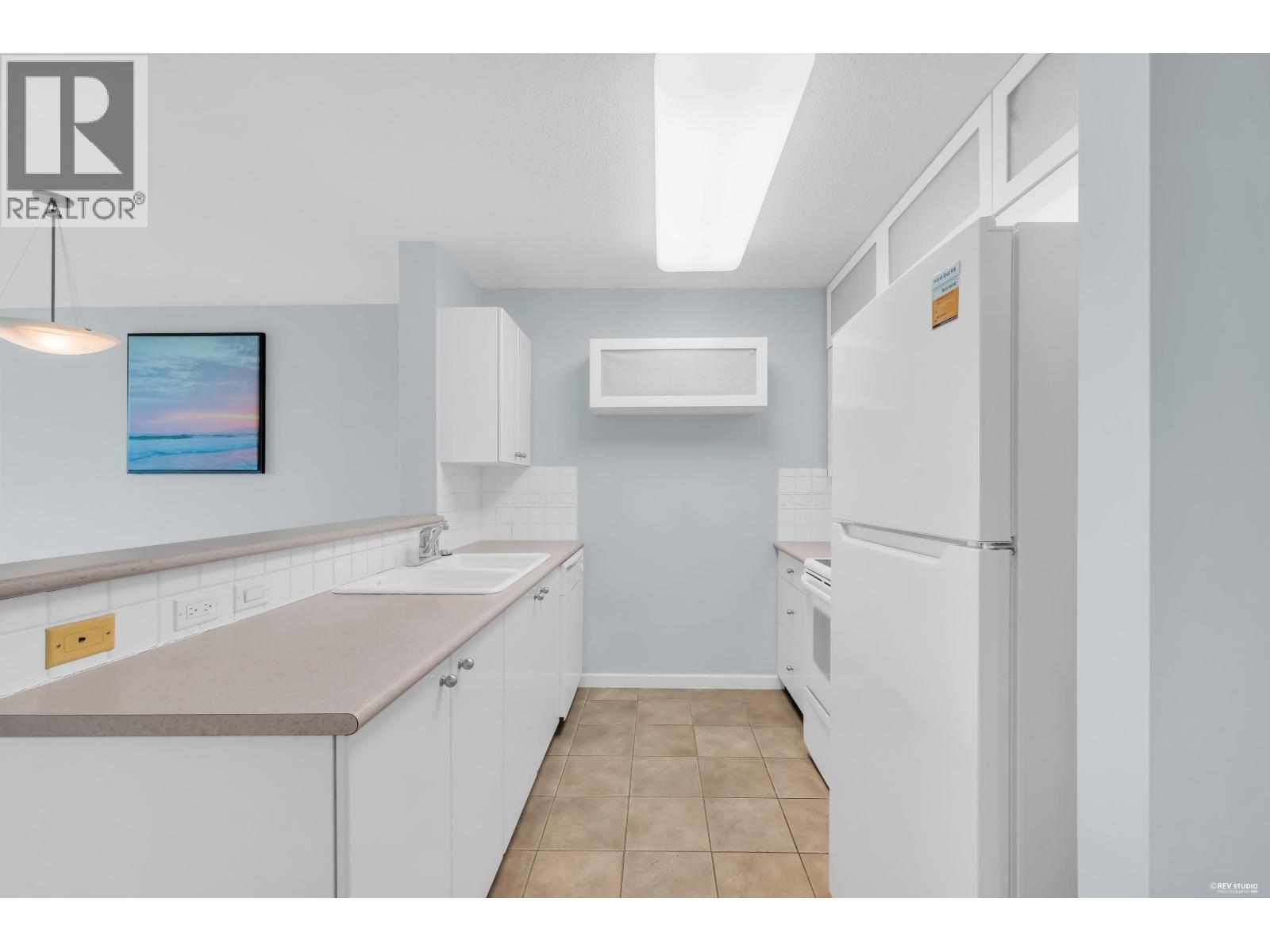802 6611 Southoaks Crescent Property Photo 9