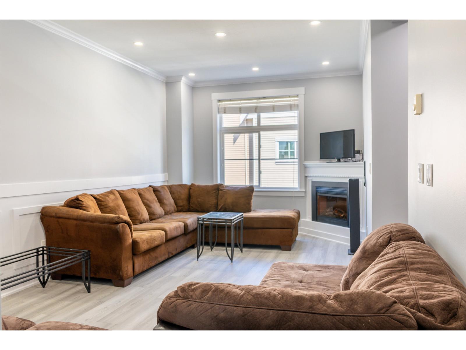 23 9405 121 Street Property Photo 5