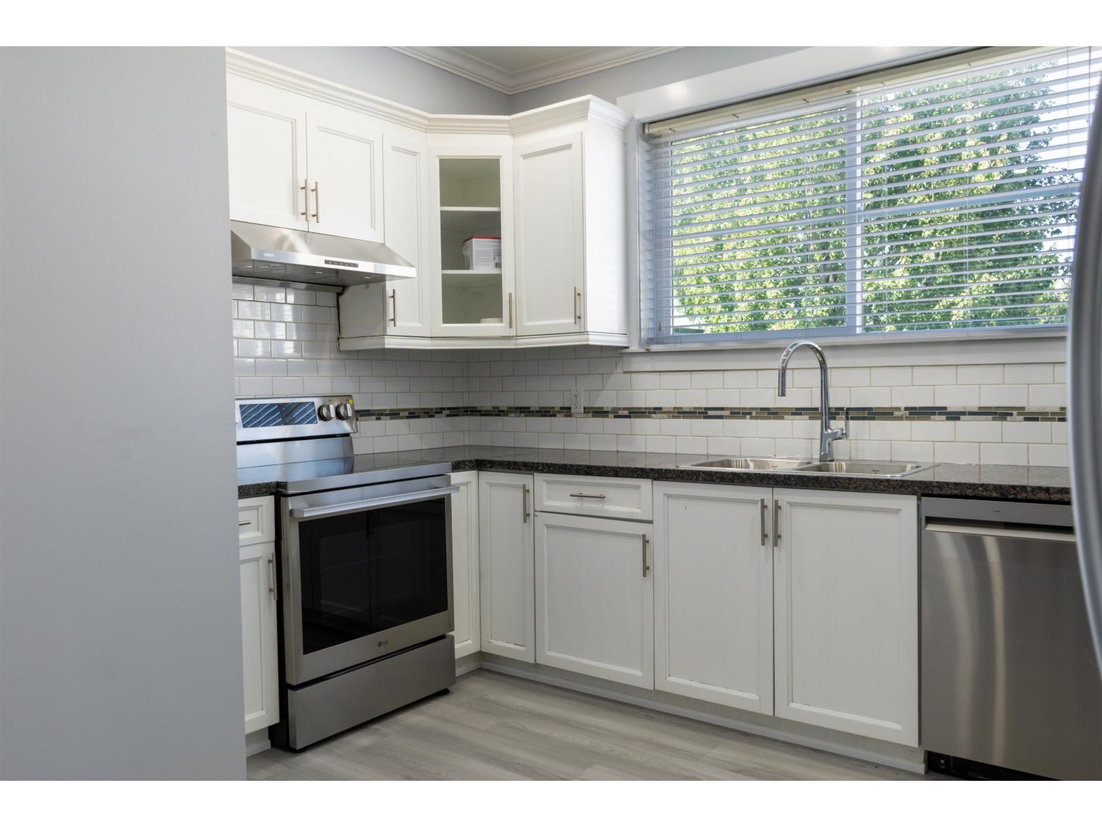 23 9405 121 Street Property Photo 9