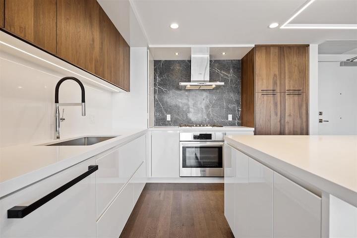 807 1526 Finlay Street Property Photo 2