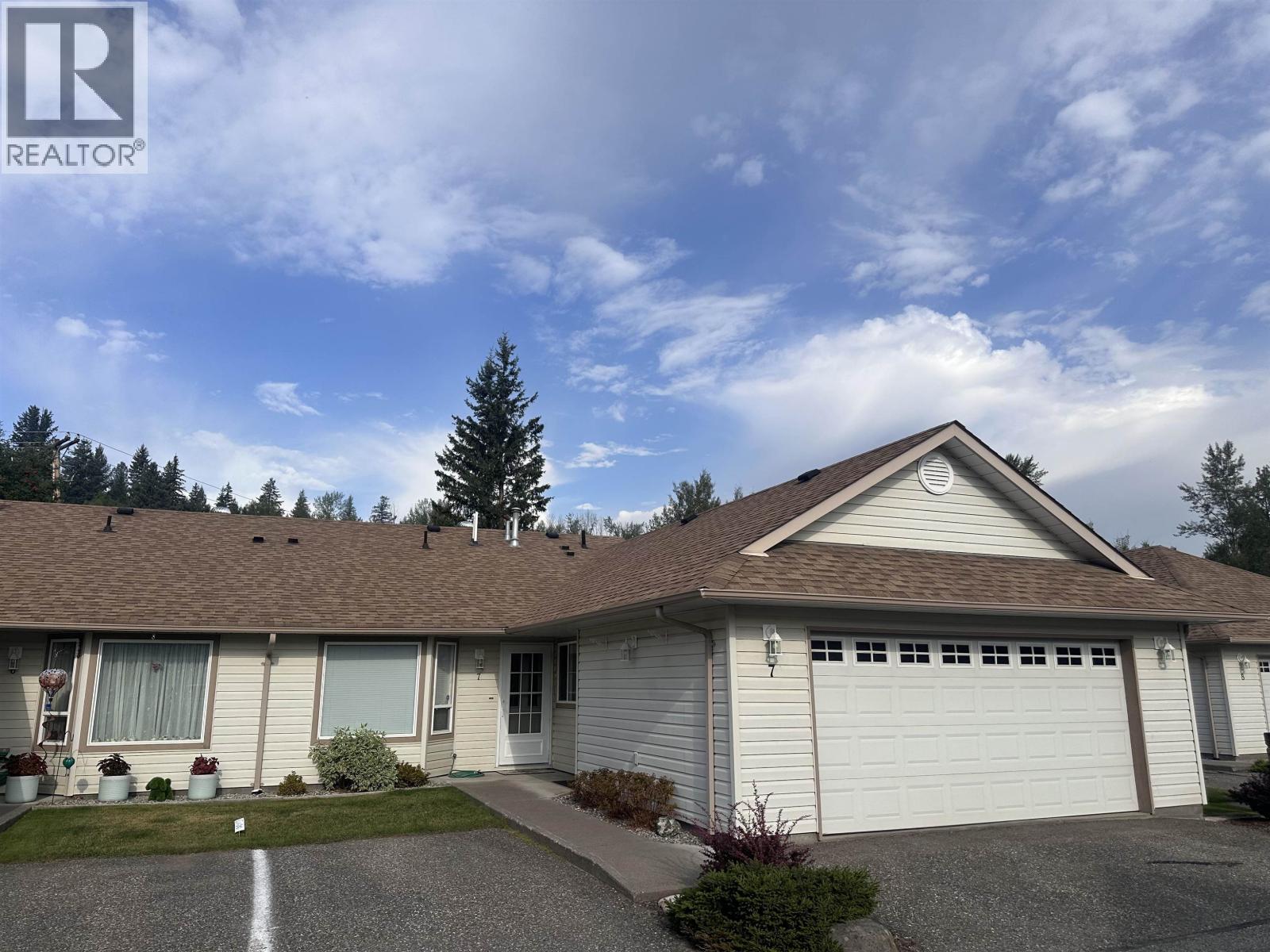 7 490 Lewis Drive Property Photo 2