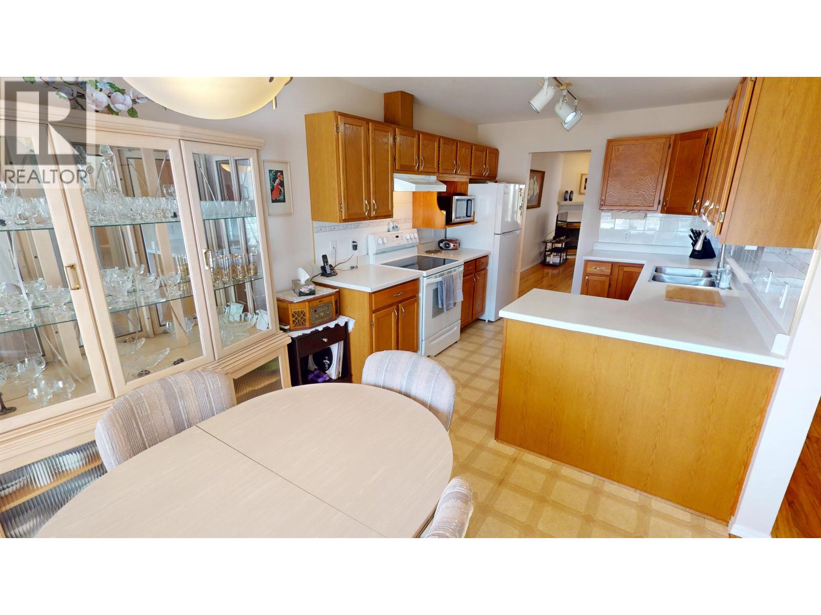 7 490 Lewis Drive Property Photo 7