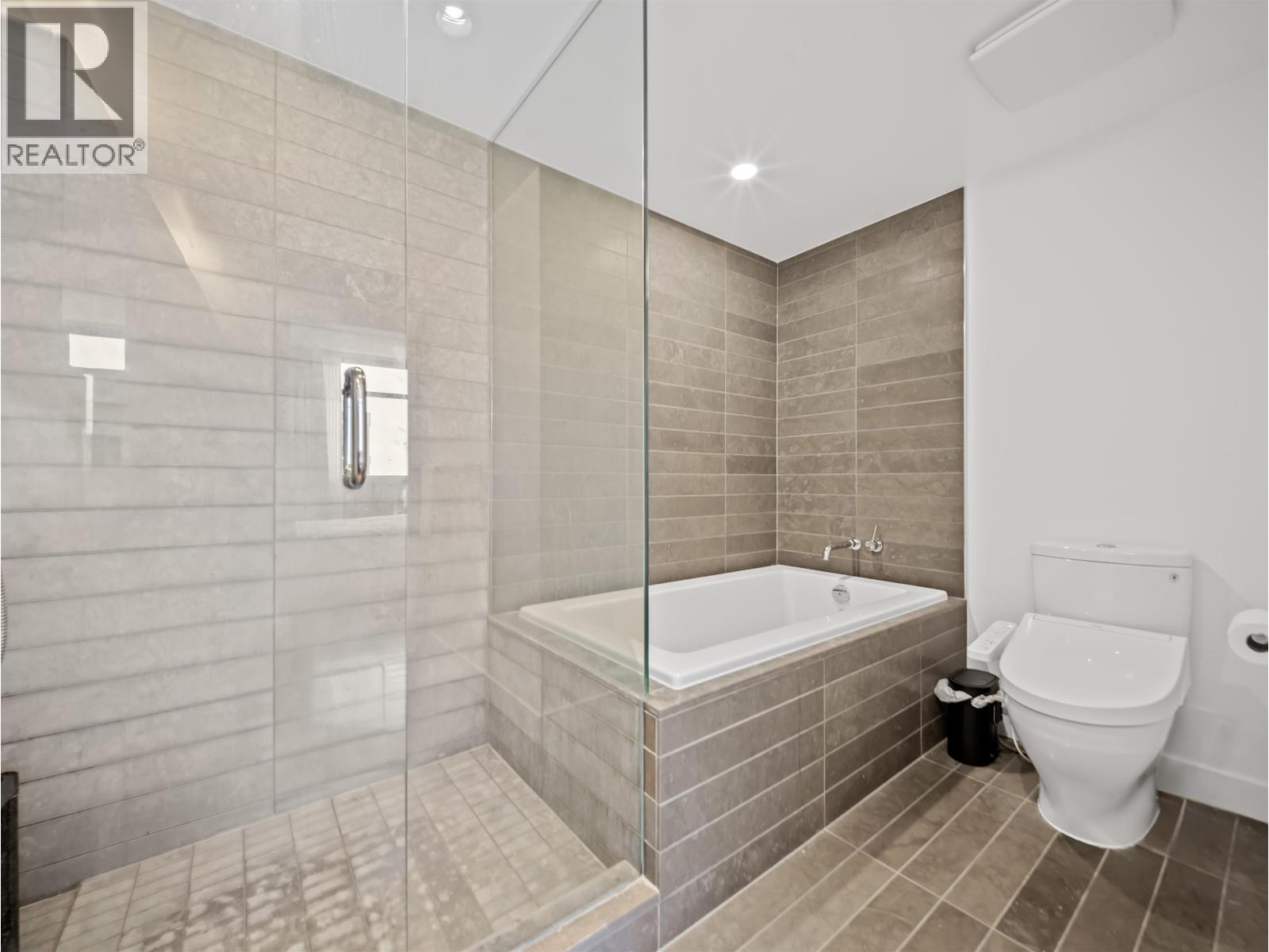 1701 5782 Berton Avenue Property Photo 12