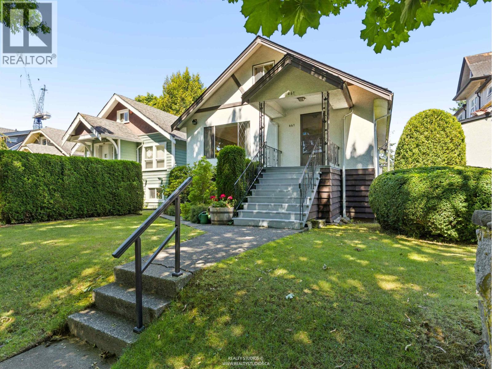461 W 18TH AVENUE Property Photo 1