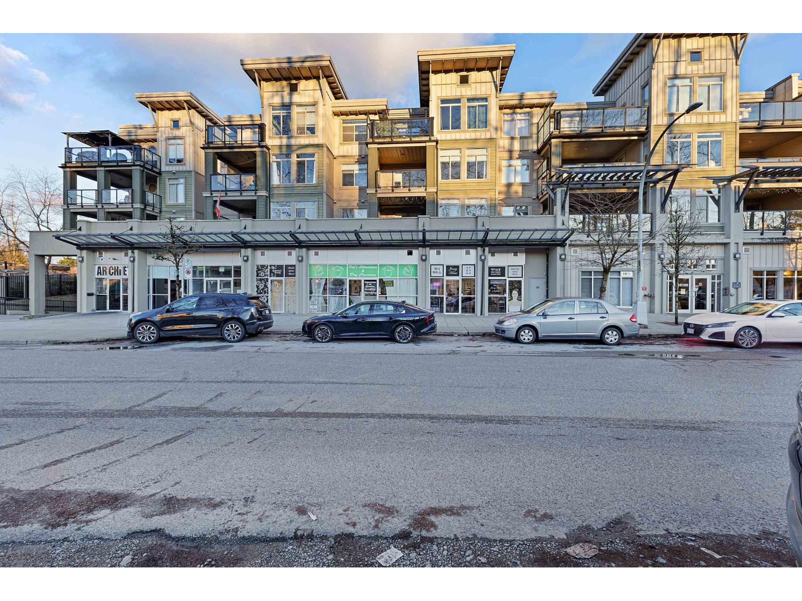 318 10180 153 Street Property Photo 1